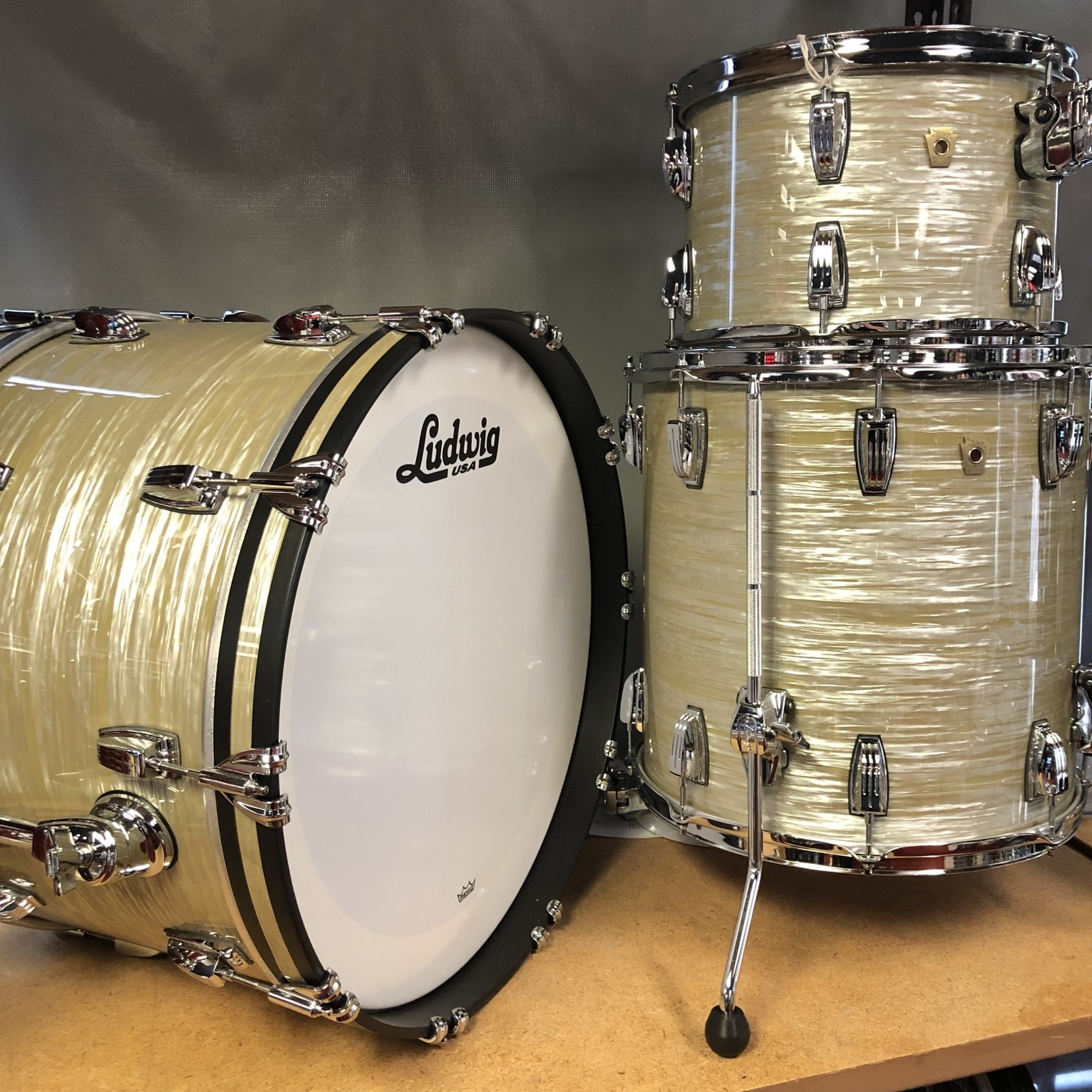 Ludwig LUDWIG CLASSIC MAPLE  FAB 3-PC SHELL PACK 13/16/22 (OLIVE OYSTER)