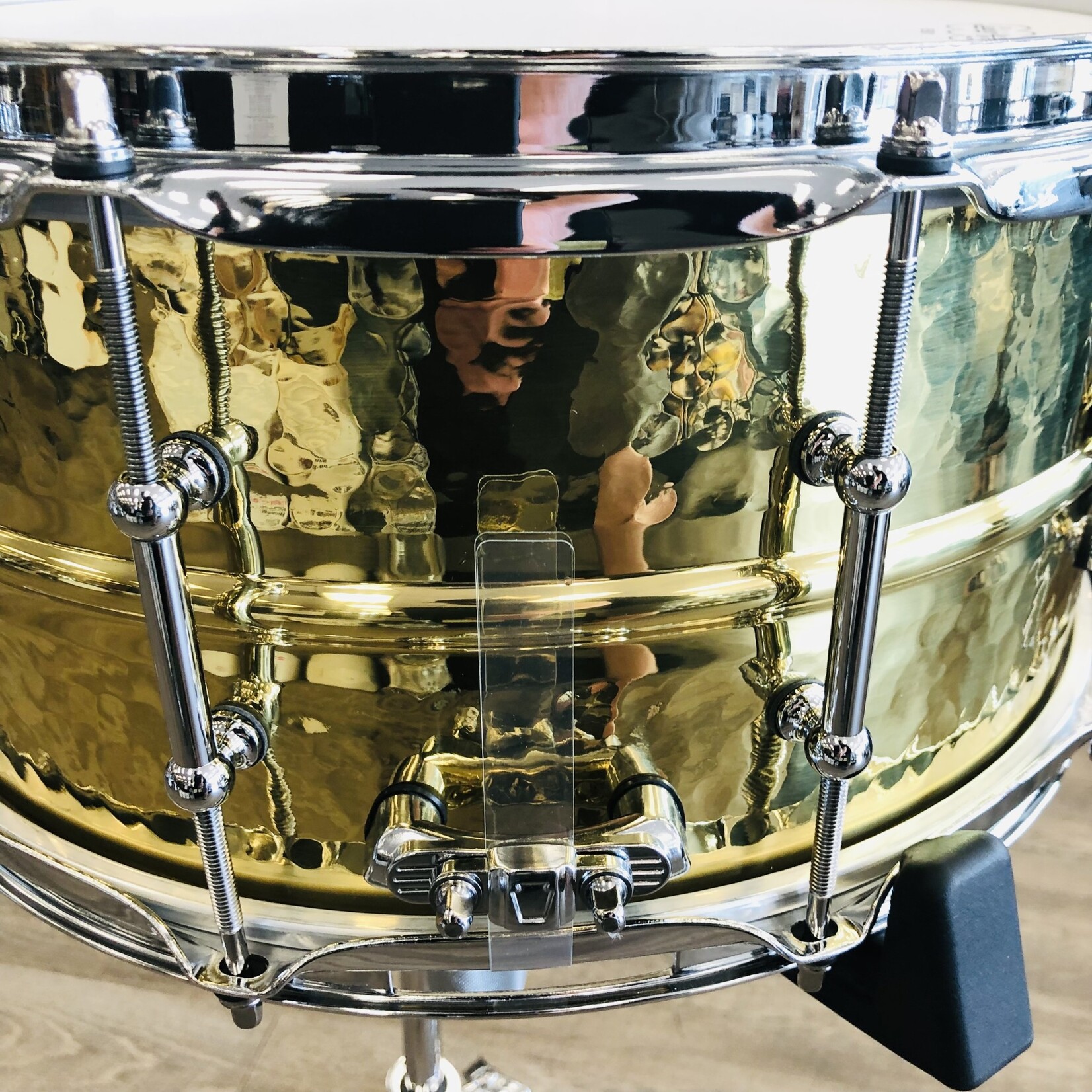 Ludwig Ludwig 6.5x14" Hammered Brass Snare with Tube Lugs LB422BKT