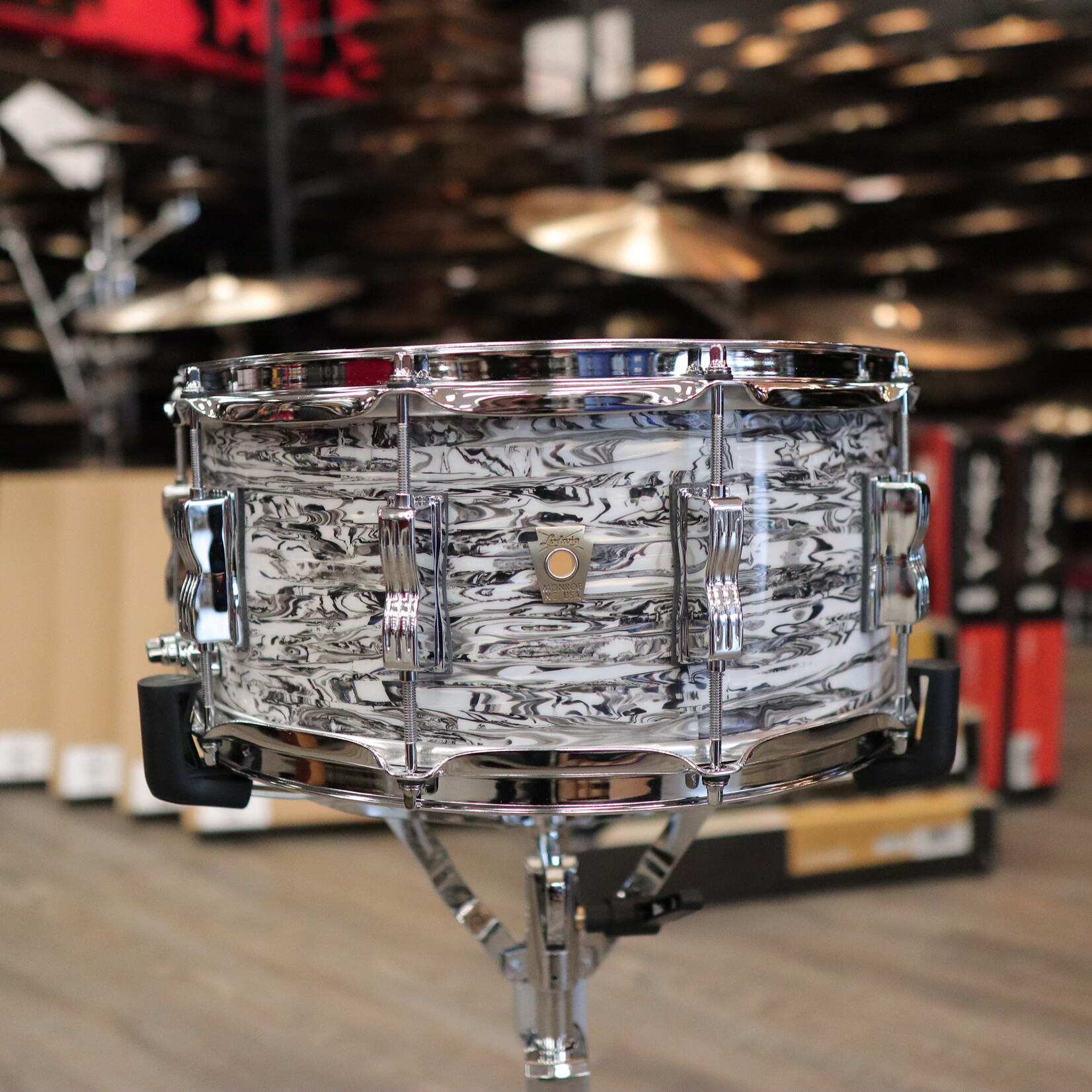 Ludwig Ludwig Classic Maple 6.5x14" Snare Drum (White Abalone)