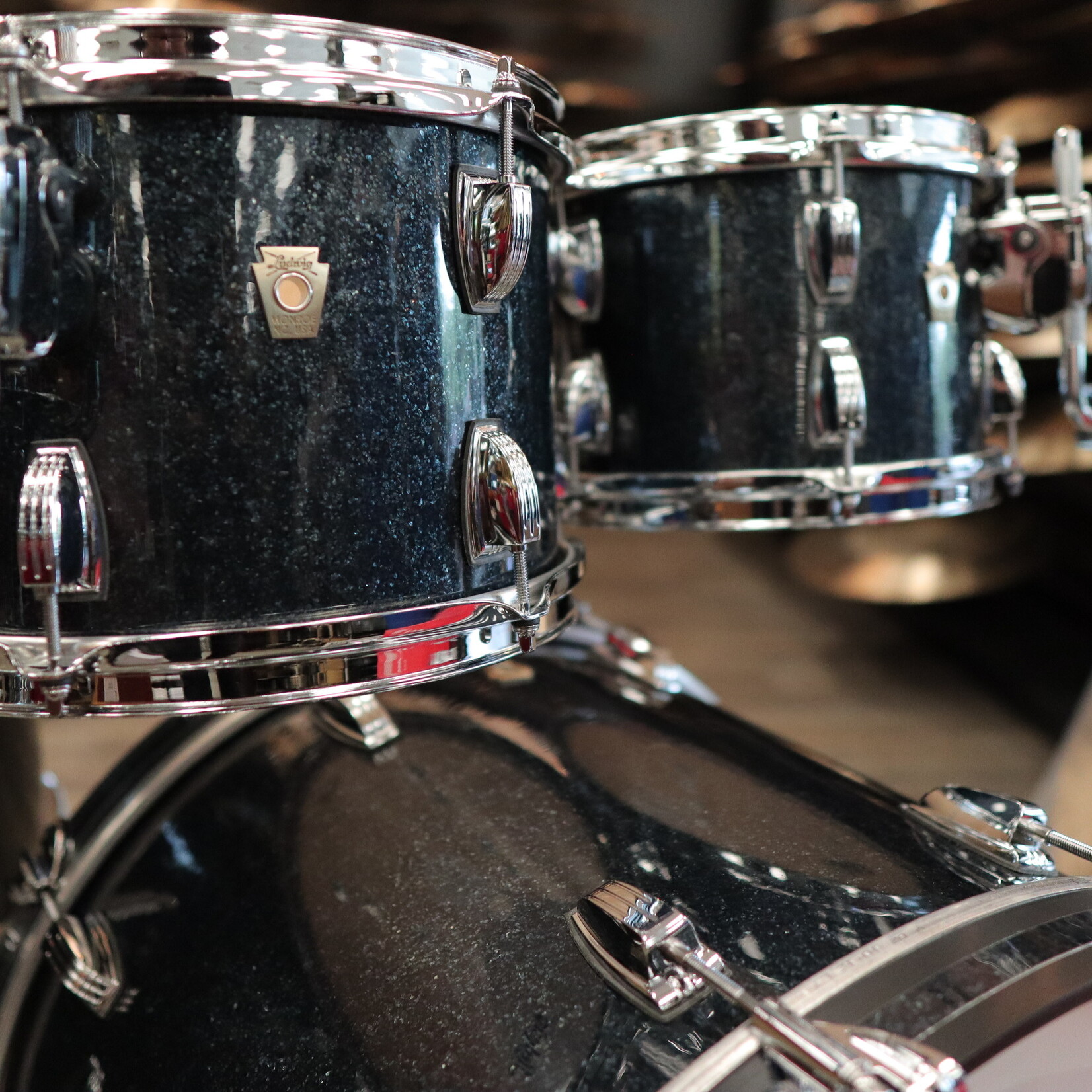 Ludwig New 2025 Ludwig Classic Maple Studio 4-pc Shell Pack 22/10/12/16 (Hybrid Black Sparkle)