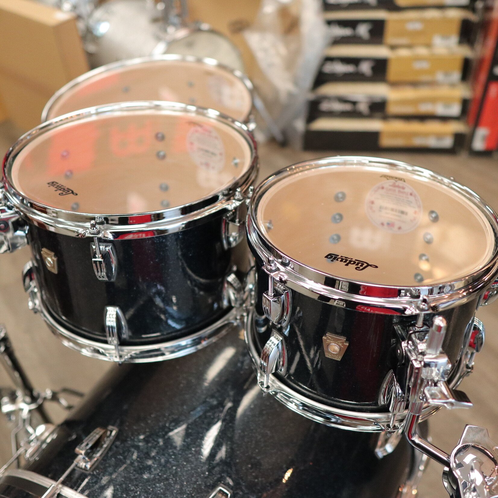 Ludwig New 2025 Ludwig Classic Maple Studio 4-pc Shell Pack 22/10/12/16 (Hybrid Black Sparkle)