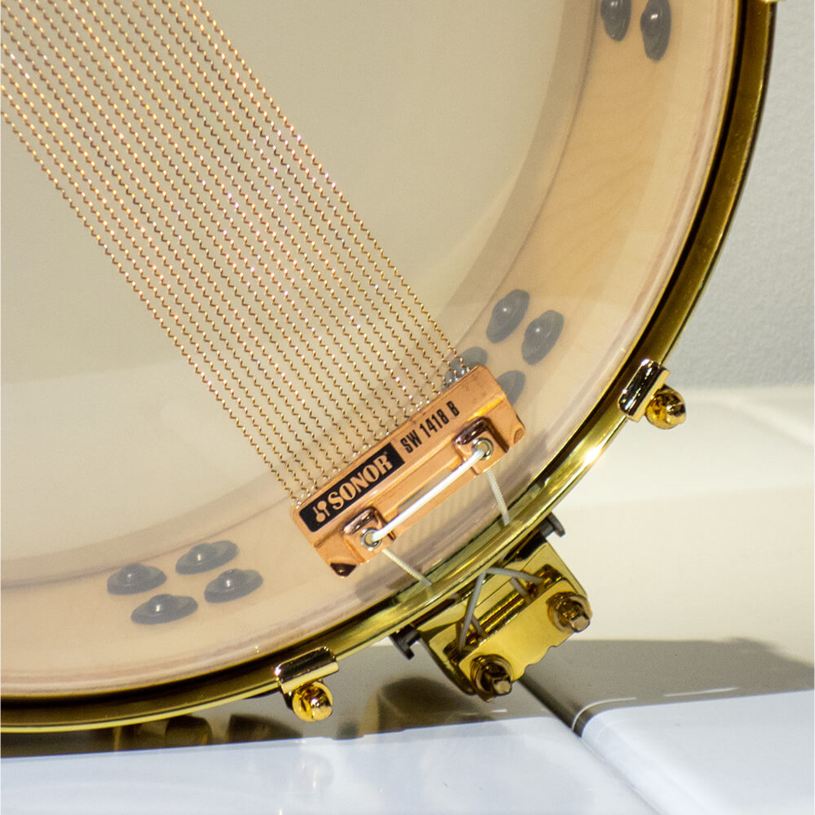Sonor Sonor Artist 5 x 14" Maple Snare Drum (Scandinavian Birch Finish - Gold Hardware)