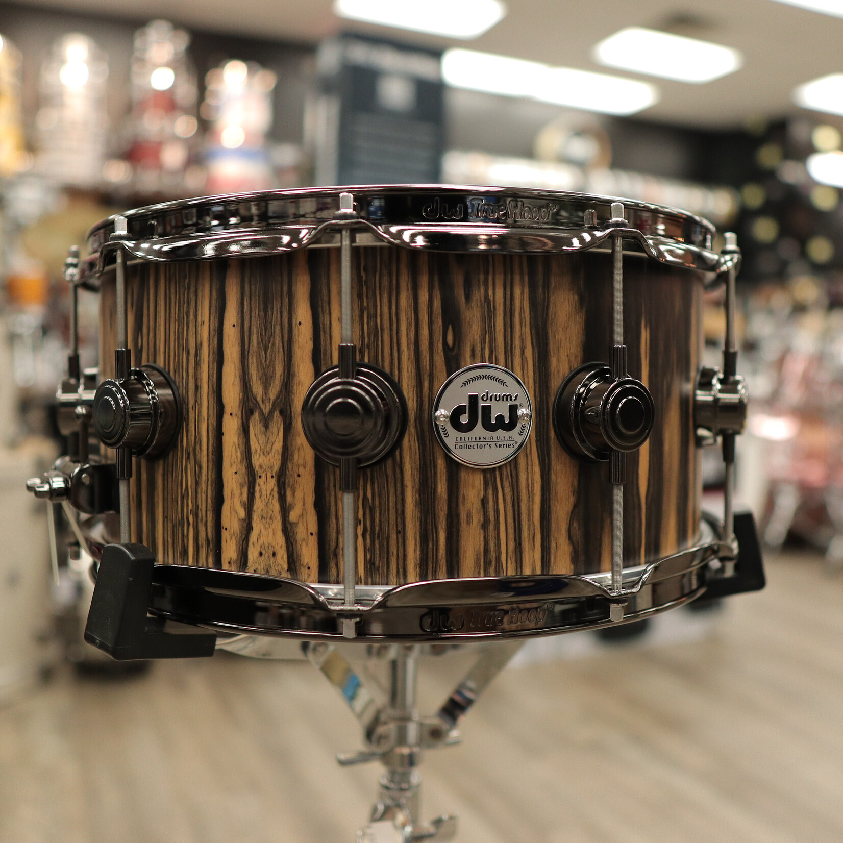 DW DW Collector's 6.5x14" SSC VLT Maple Exotic Snare Drum (Natural Hard Satin Over Royal Ebony w/ Black Nickel HW)