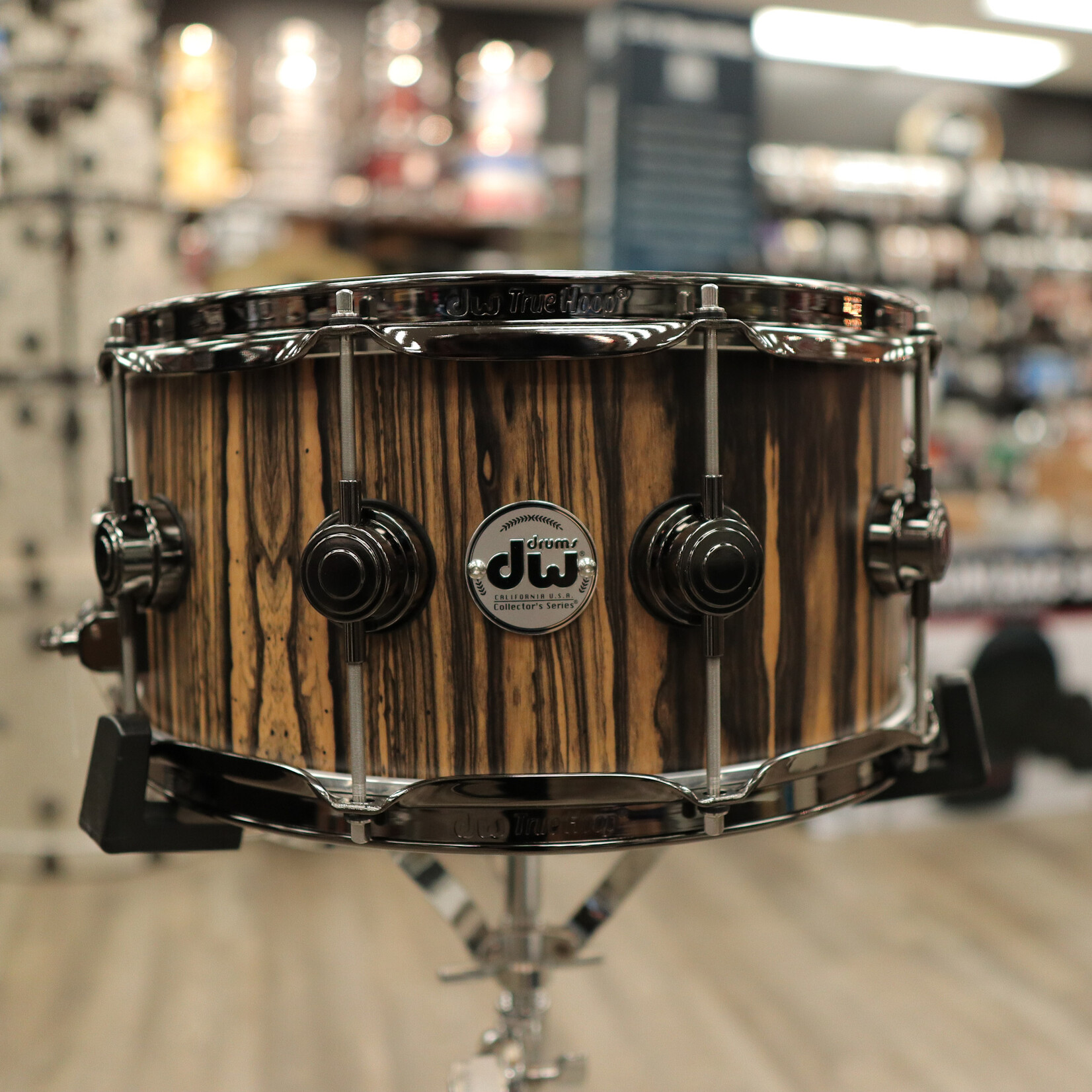 DW DW Collector's 6.5x14" SSC VLT Maple Exotic Snare Drum (Natural Hard Satin Over Royal Ebony w/ Black Nickel HW)