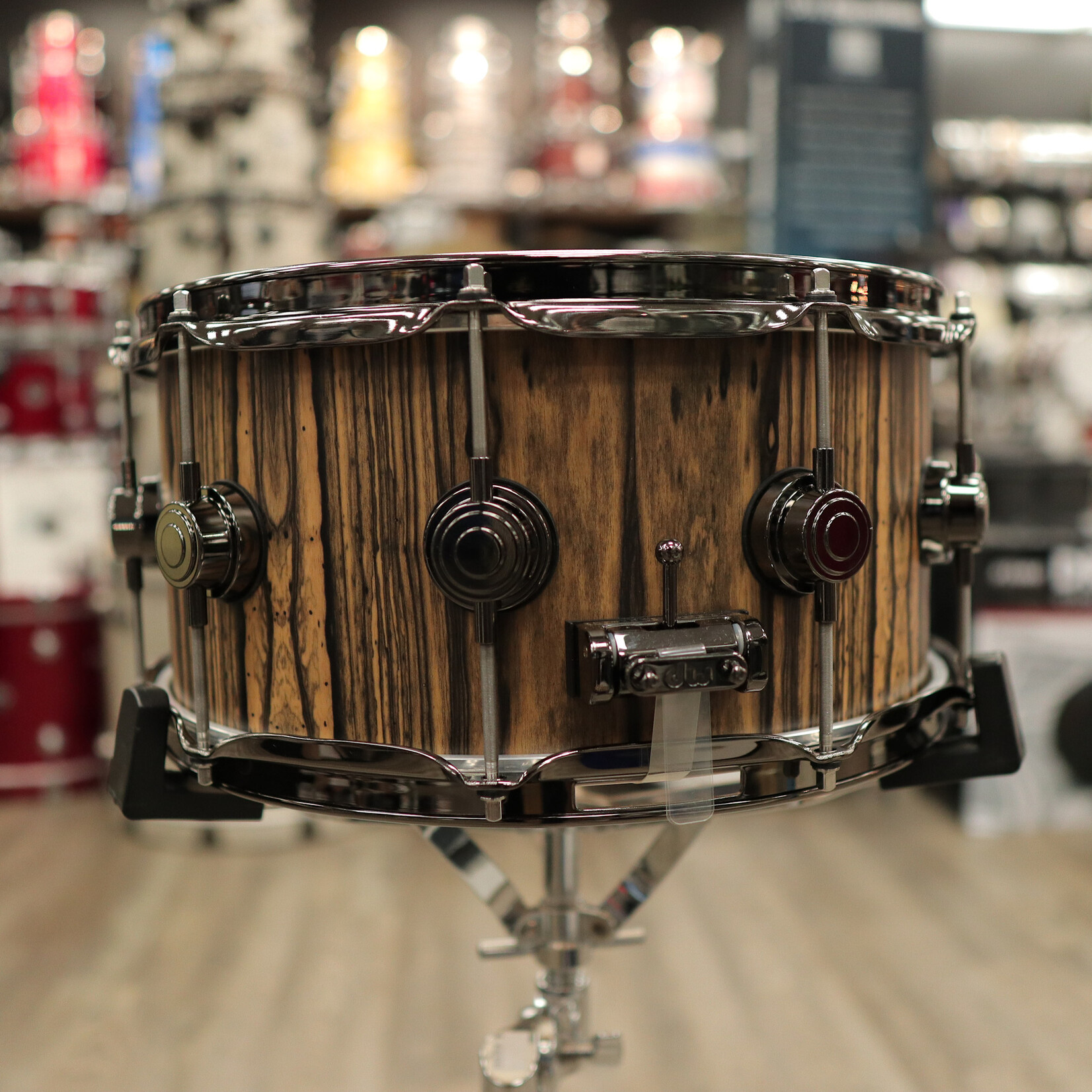 DW DW Collector's 6.5x14" SSC VLT Maple Exotic Snare Drum (Natural Hard Satin Over Royal Ebony w/ Black Nickel HW)