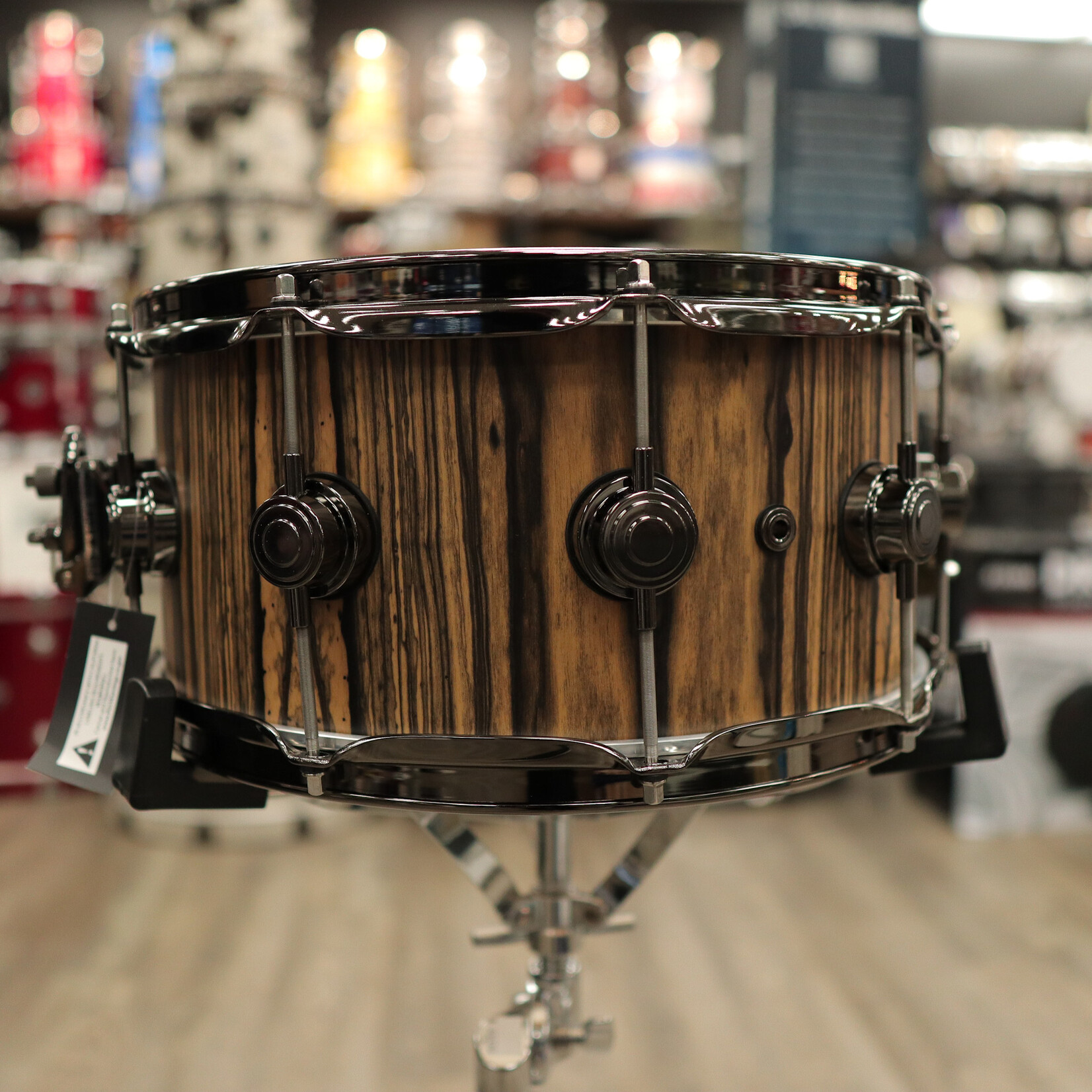 DW DW Collector's 6.5x14" SSC VLT Maple Exotic Snare Drum (Natural Hard Satin Over Royal Ebony w/ Black Nickel HW)