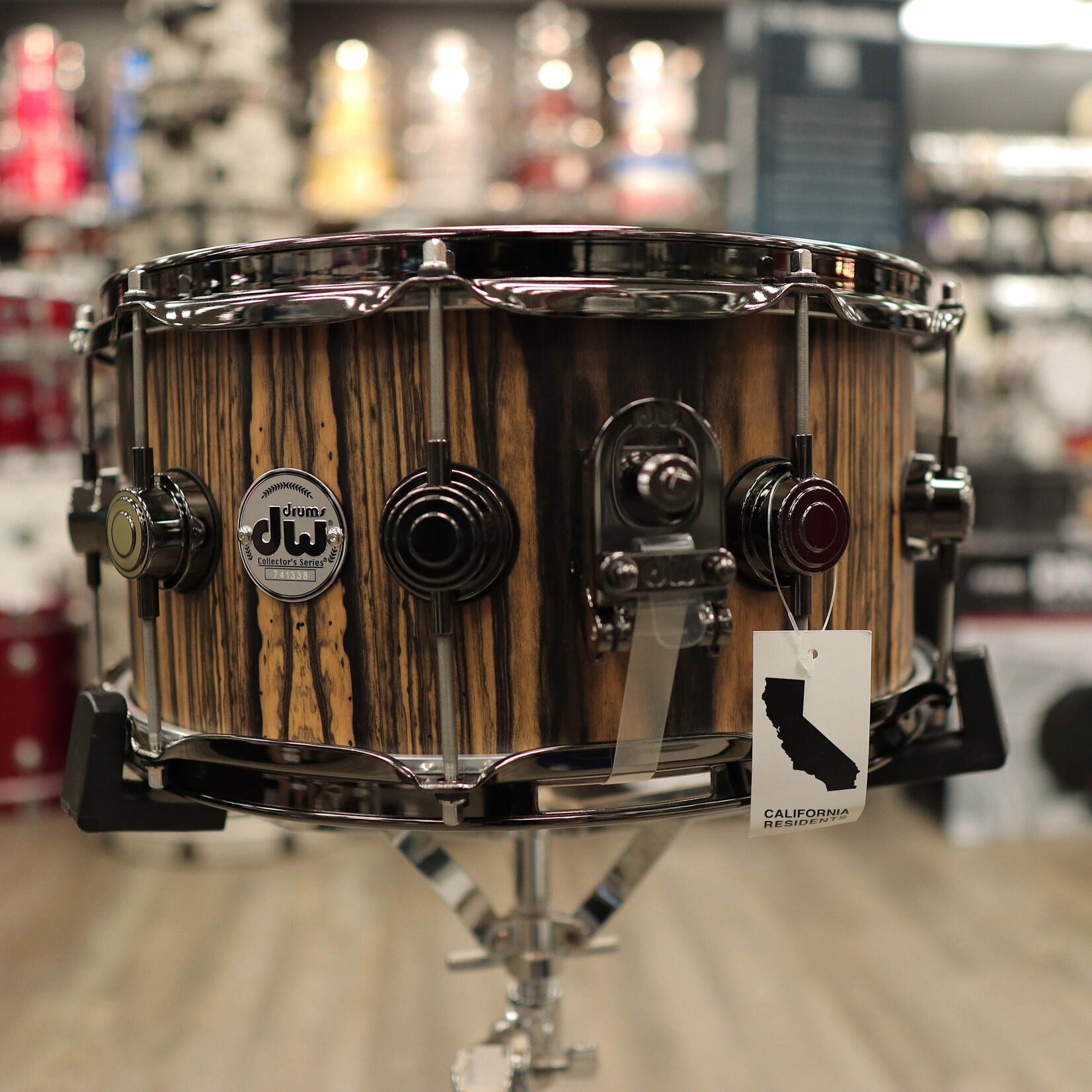 DW DW Collector's 6.5x14" SSC VLT Maple Exotic Snare Drum (Natural Hard Satin Over Royal Ebony w/ Black Nickel HW)