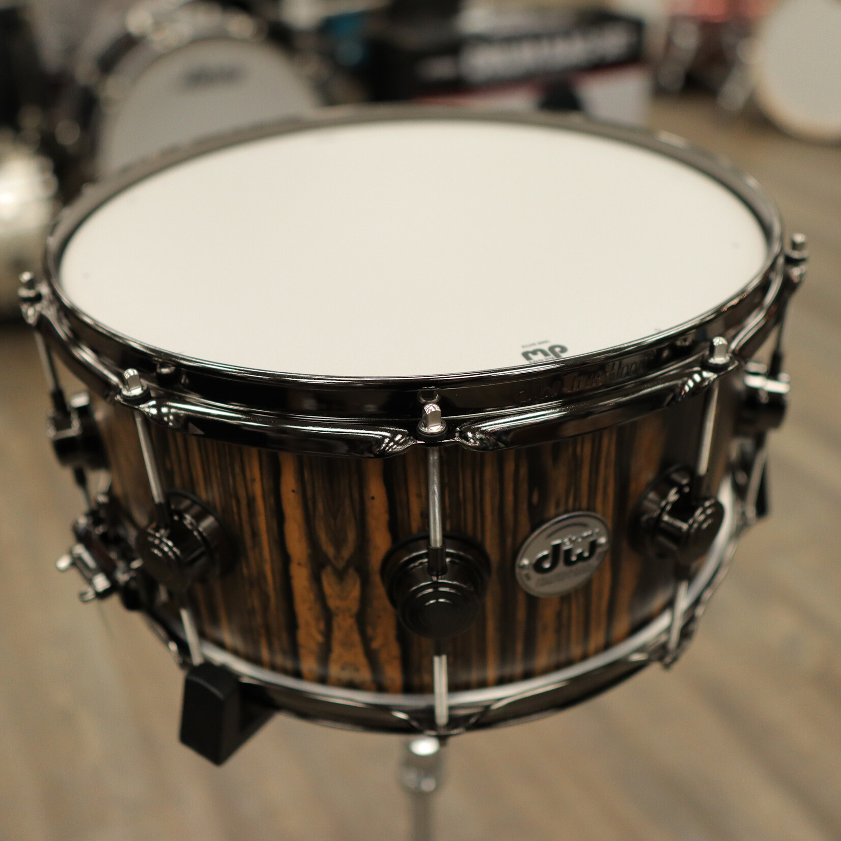 DW DW Collector's 6.5x14" SSC VLT Maple Exotic Snare Drum (Natural Hard Satin Over Royal Ebony w/ Black Nickel HW)