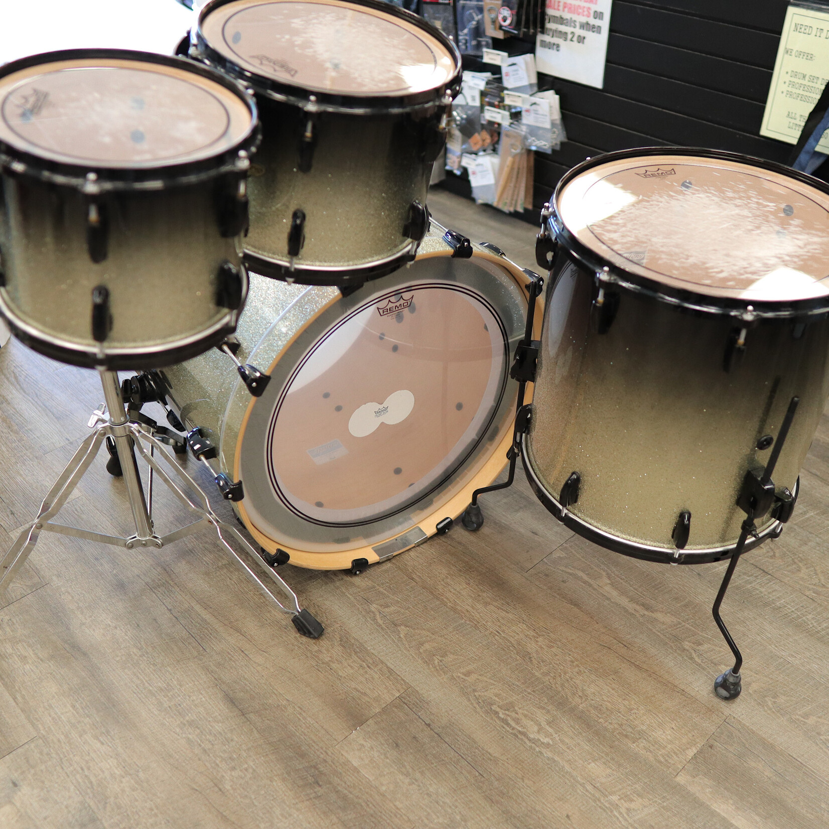 Pearl Used Pearl Masters MCX Maple 4-Piece 10/12/16/22 (Black Sparkle Fade)