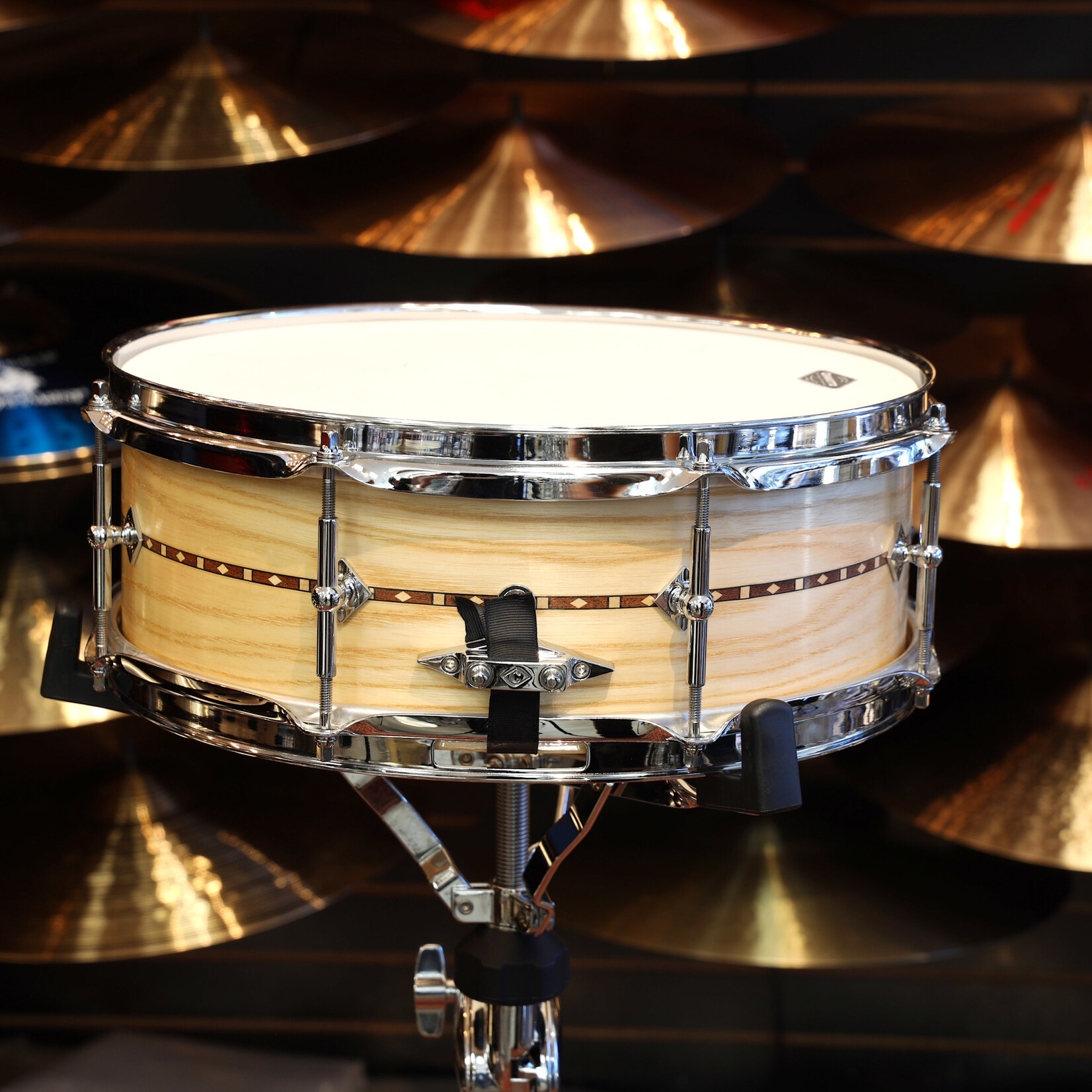 Craviotto Craviotto Custom Shop 5x14" Snare Drum Ash w/ Walnut Inlay & Solitaire Lugs (Oil Finish)