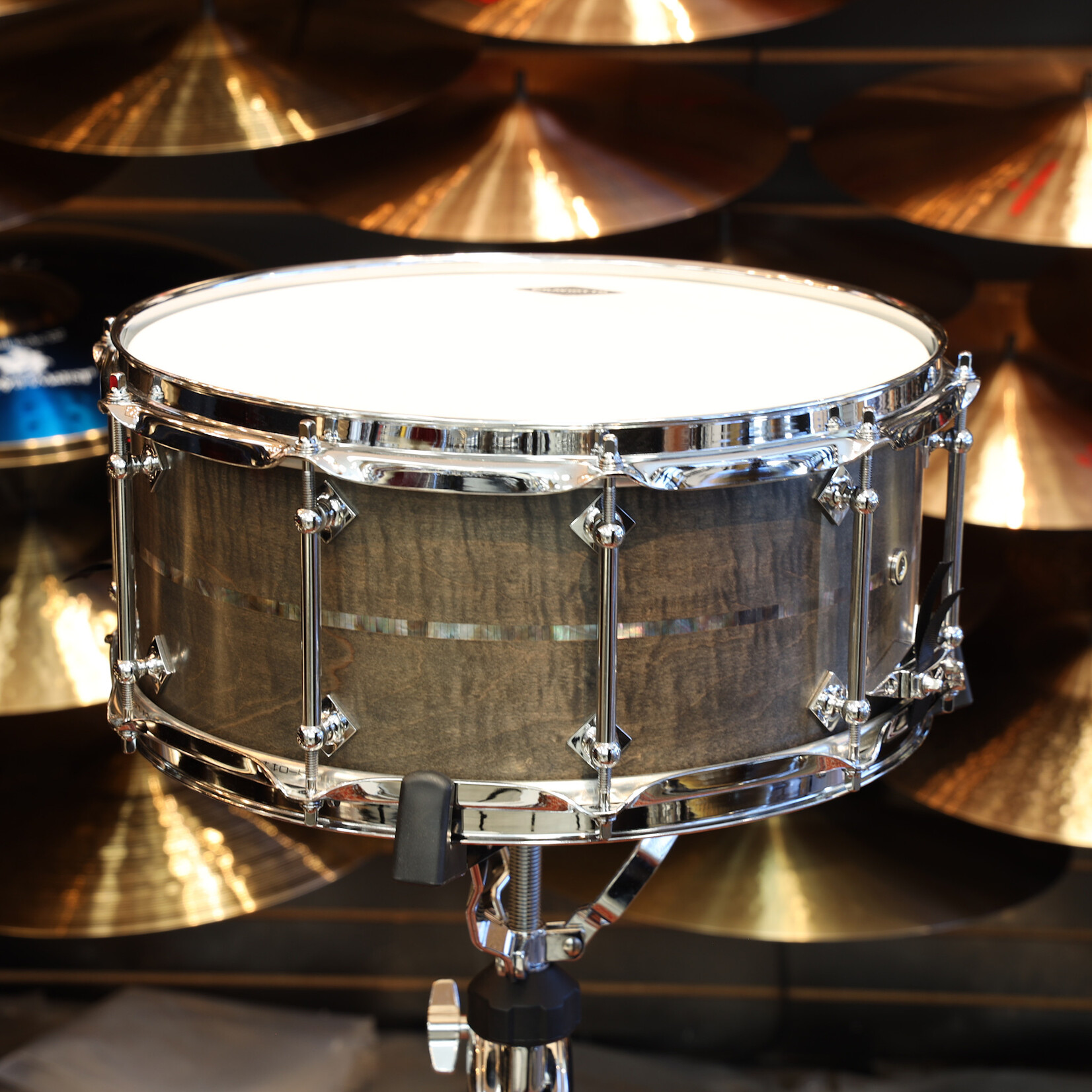 Craviotto Craviotto Private Reserve 6.5X14" Snare Drum Curly Maple w/Black Tahitian Pearl Abalone Inlay (Grey Stained Oil Finish - Darker)