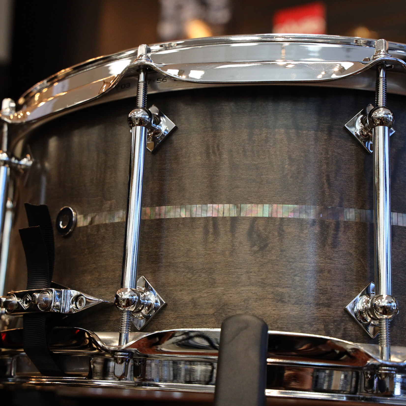 Craviotto Craviotto Private Reserve 6.5X14" Snare Drum Curly Maple w/Black Tahitian Pearl Abalone Inlay (Grey Stained Oil Finish - Darker)