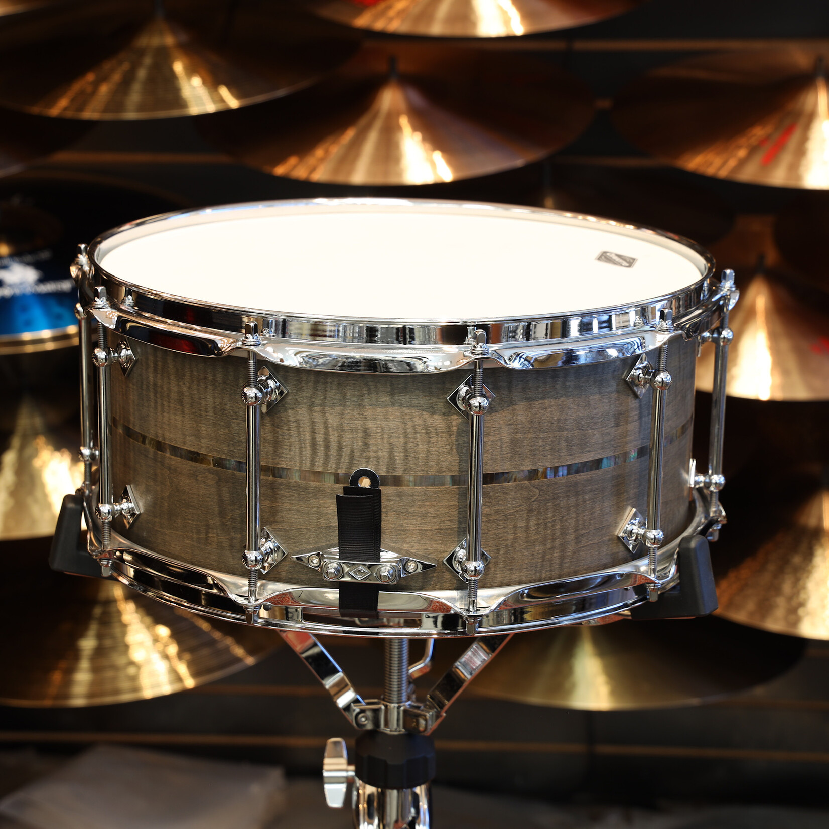 Craviotto Craviotto Private Reserve 6.5X14" Snare Drum Curly Maple w/Black Tahitian Pearl Abalone Inlay (Grey Stain Oil Finish - Lighter)