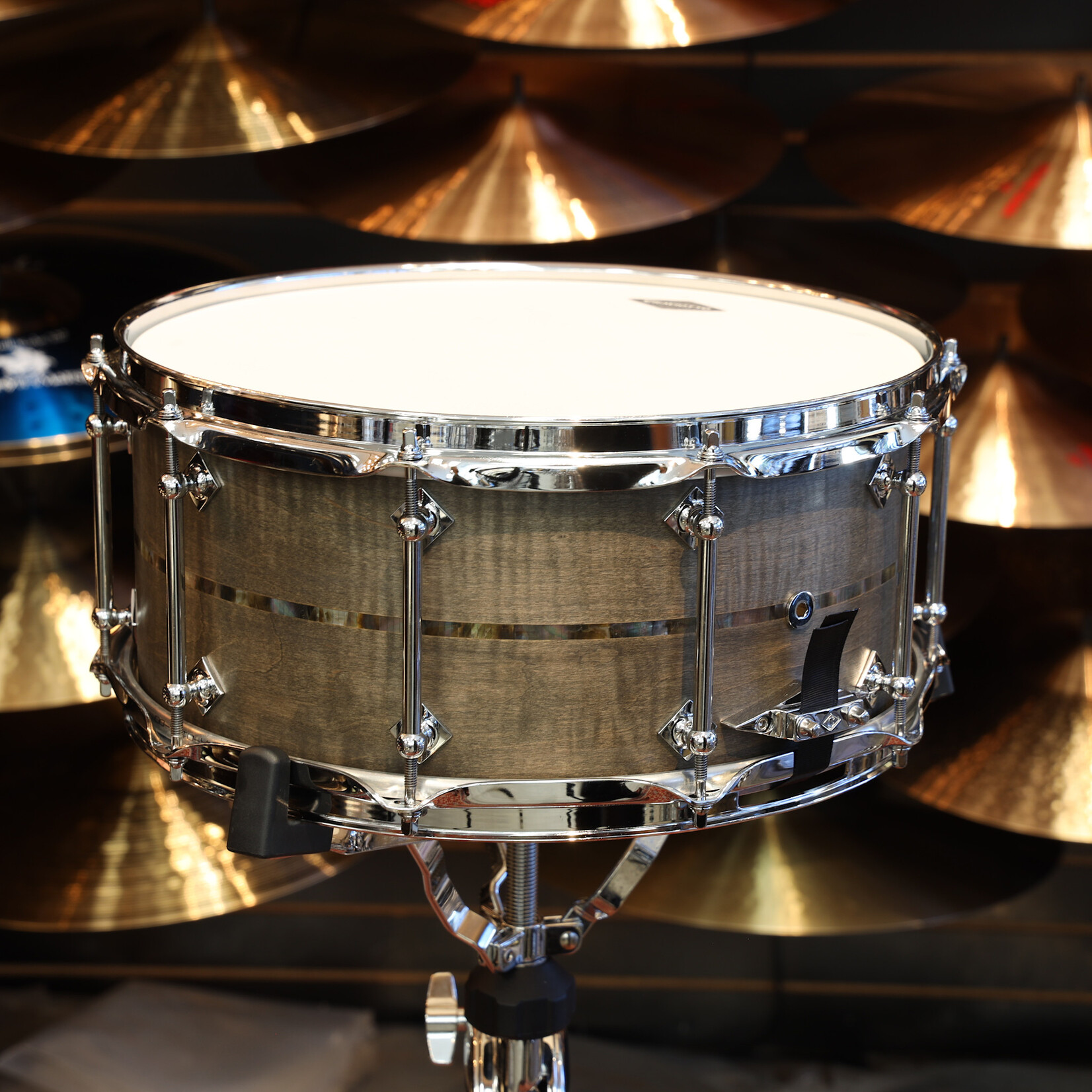Craviotto Craviotto Private Reserve 6.5X14" Snare Drum Curly Maple w/Black Tahitian Pearl Abalone Inlay (Grey Stain Oil Finish - Lighter)