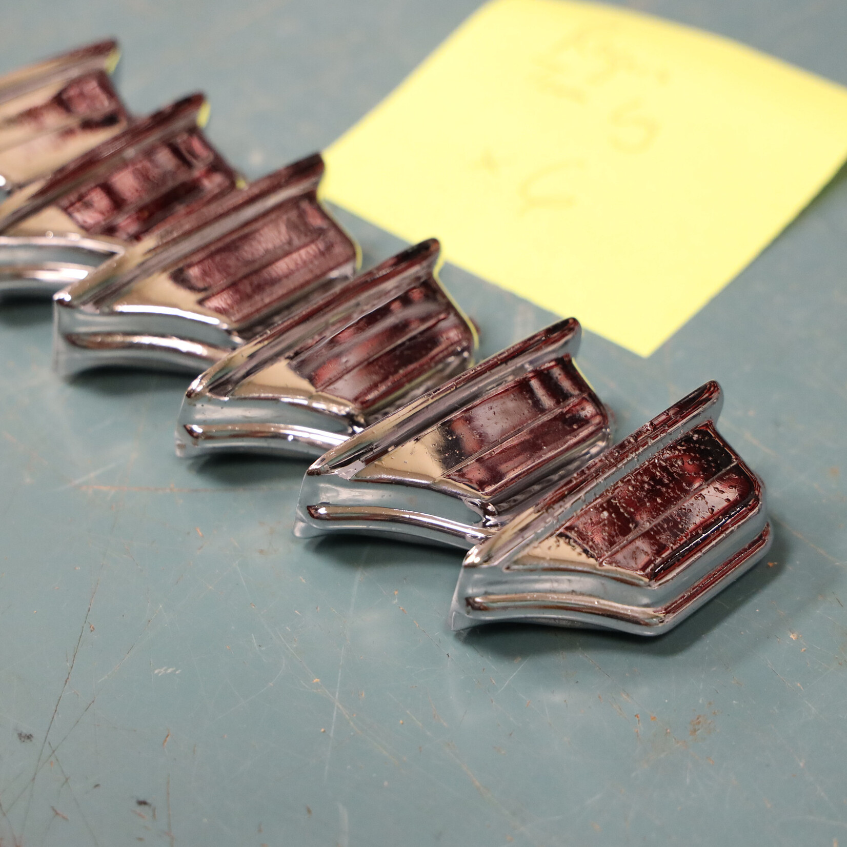 Rogers Vintage Rogers Beavertail Tom Lug, Ohio-era Cast Body, Set of 6