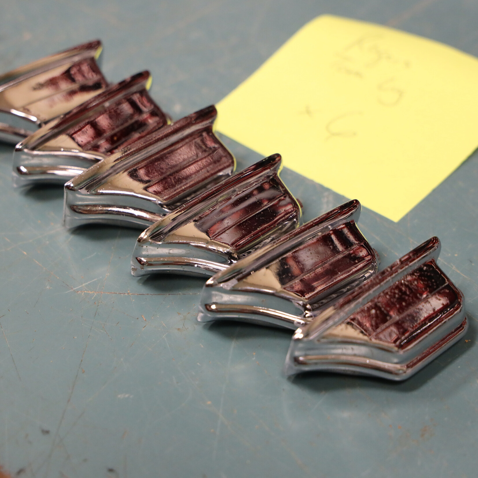 Rogers Vintage Rogers Beavertail Tom Lug, Ohio-era Cast Body, Set of 6