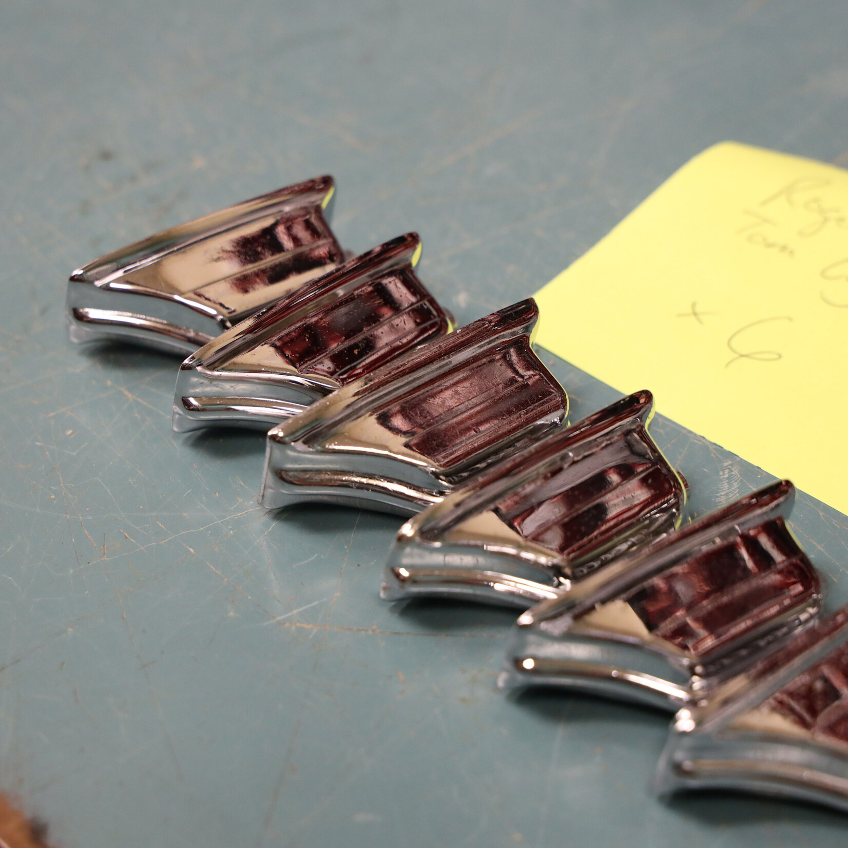 Rogers Vintage Rogers Beavertail Tom Lug, Ohio-era Cast Body, Set of 6