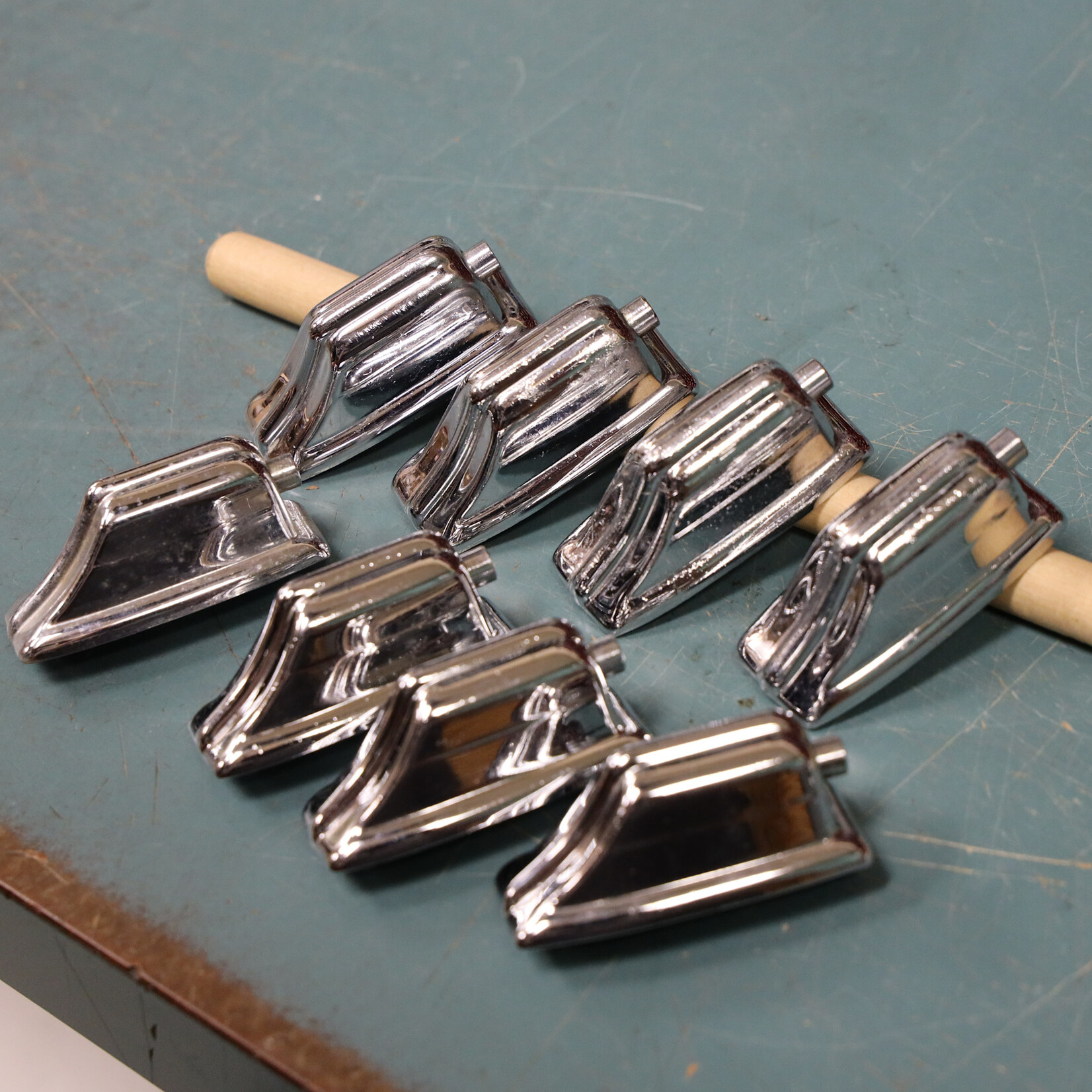 Rogers Vintage Rogers Beavertail Tom Lug, Fullerton Era 609322 Earlier Version, Set of 8