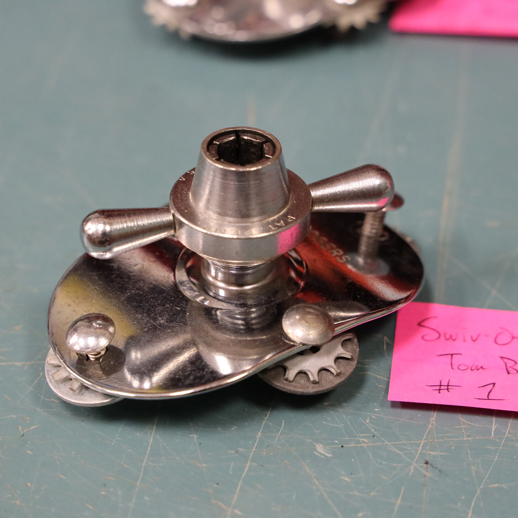 Rogers Vintage Rogers Swiv-O-Matic Collet Plate Assembly (Straight) Tom Mount Bracket #1