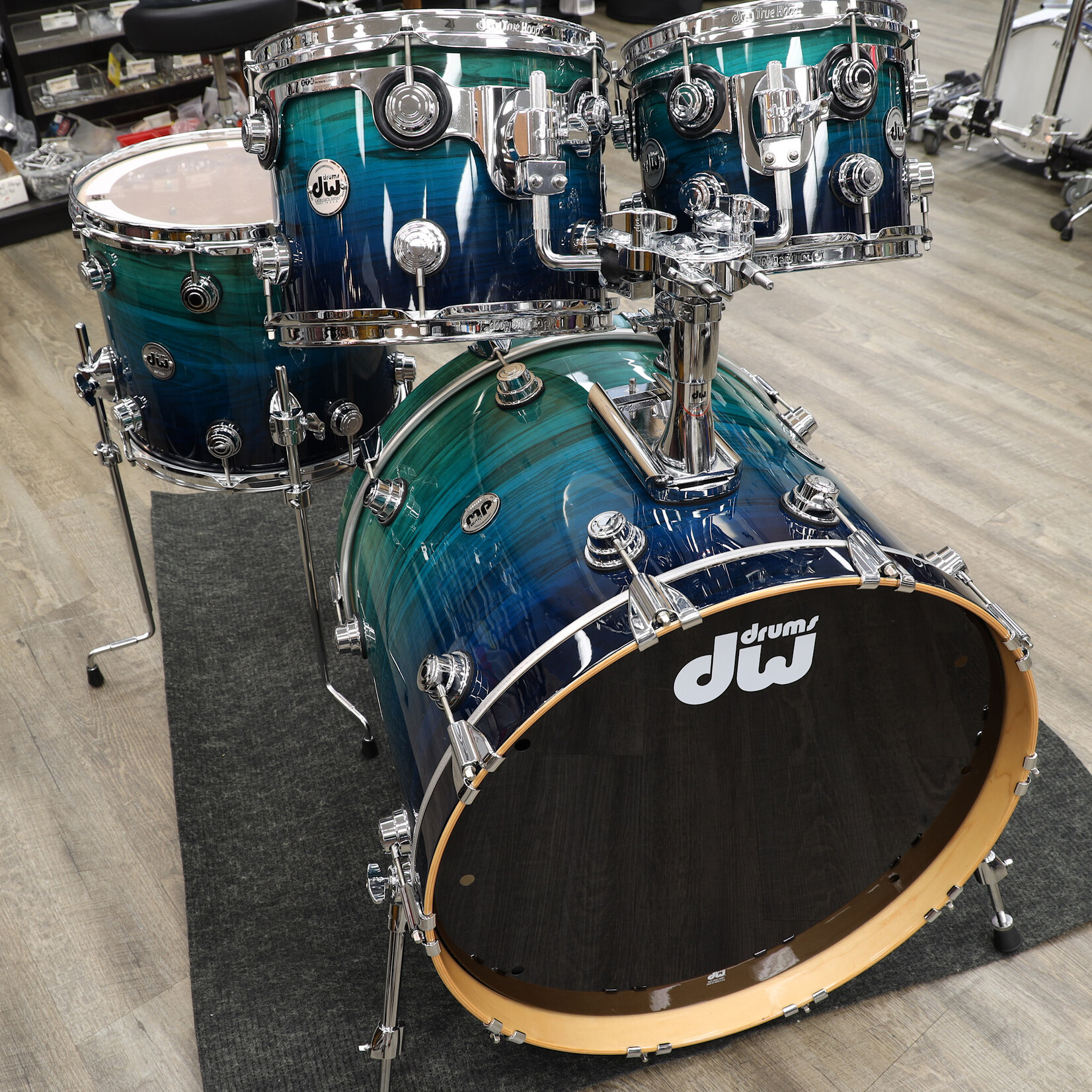 DW Pre-Owned DW Collector's Series Exotic 4-PC Shell Pack 10/12/14/22 (Blue Fade Lacquer on Olive Ash Burl)