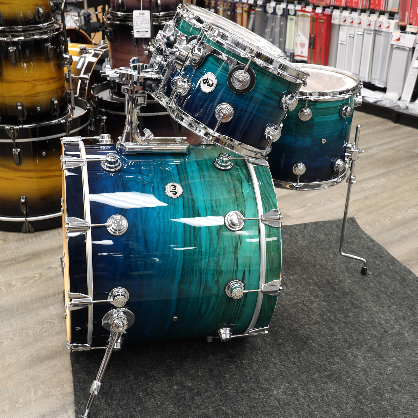 DW Pre-Owned DW Collector's Series Exotic 4-PC Shell Pack 10/12/14/22 (Blue Fade Lacquer on Olive Ash Burl)
