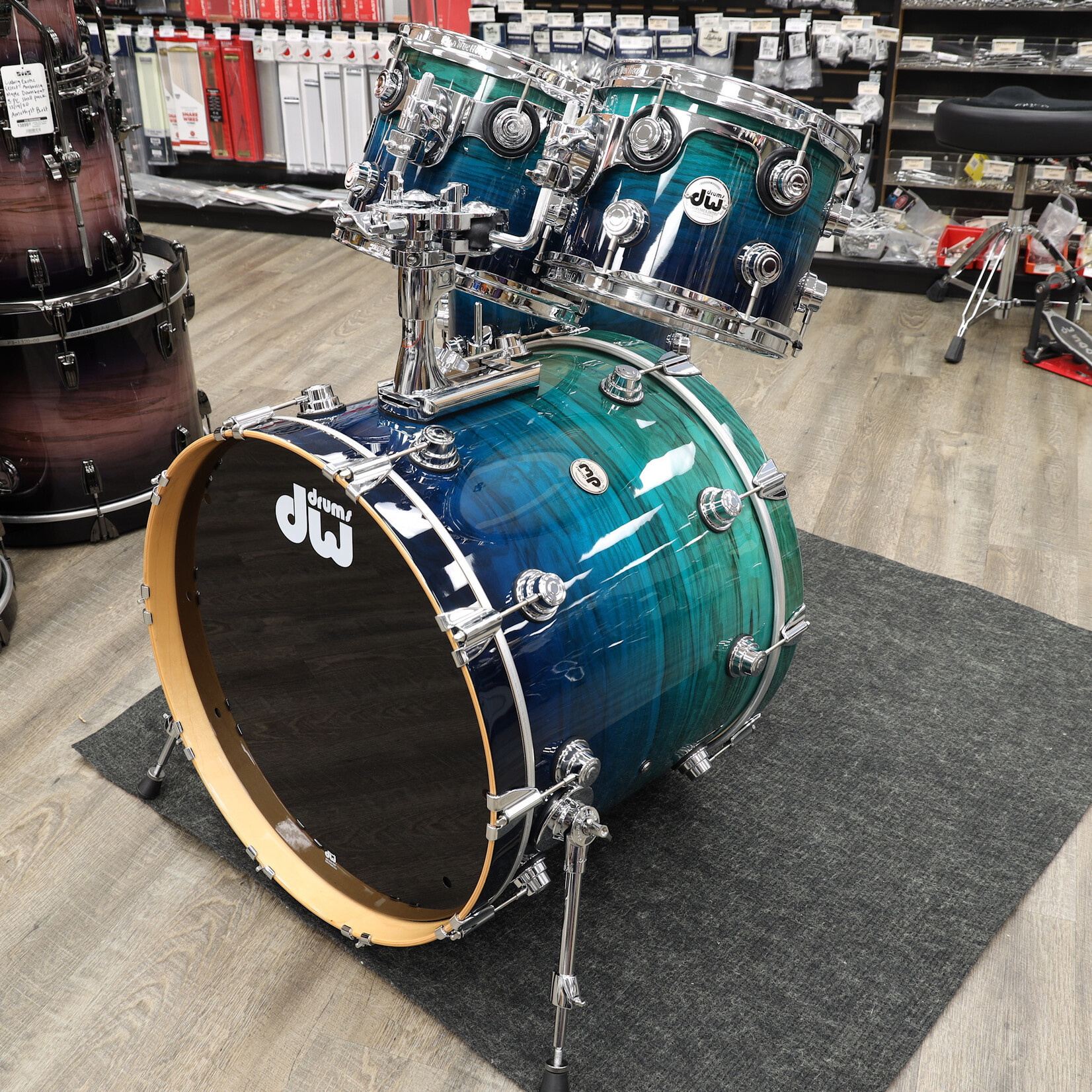 DW Pre-Owned DW Collector's Series Exotic 4-PC Shell Pack 10/12/14/22 (Blue Fade Lacquer on Olive Ash Burl)