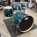 DW Pre-Owned DW Collector's Series Exotic 4-PC Shell Pack 10/12/14/22 (Blue Fade Lacquer on Olive Ash Burl)