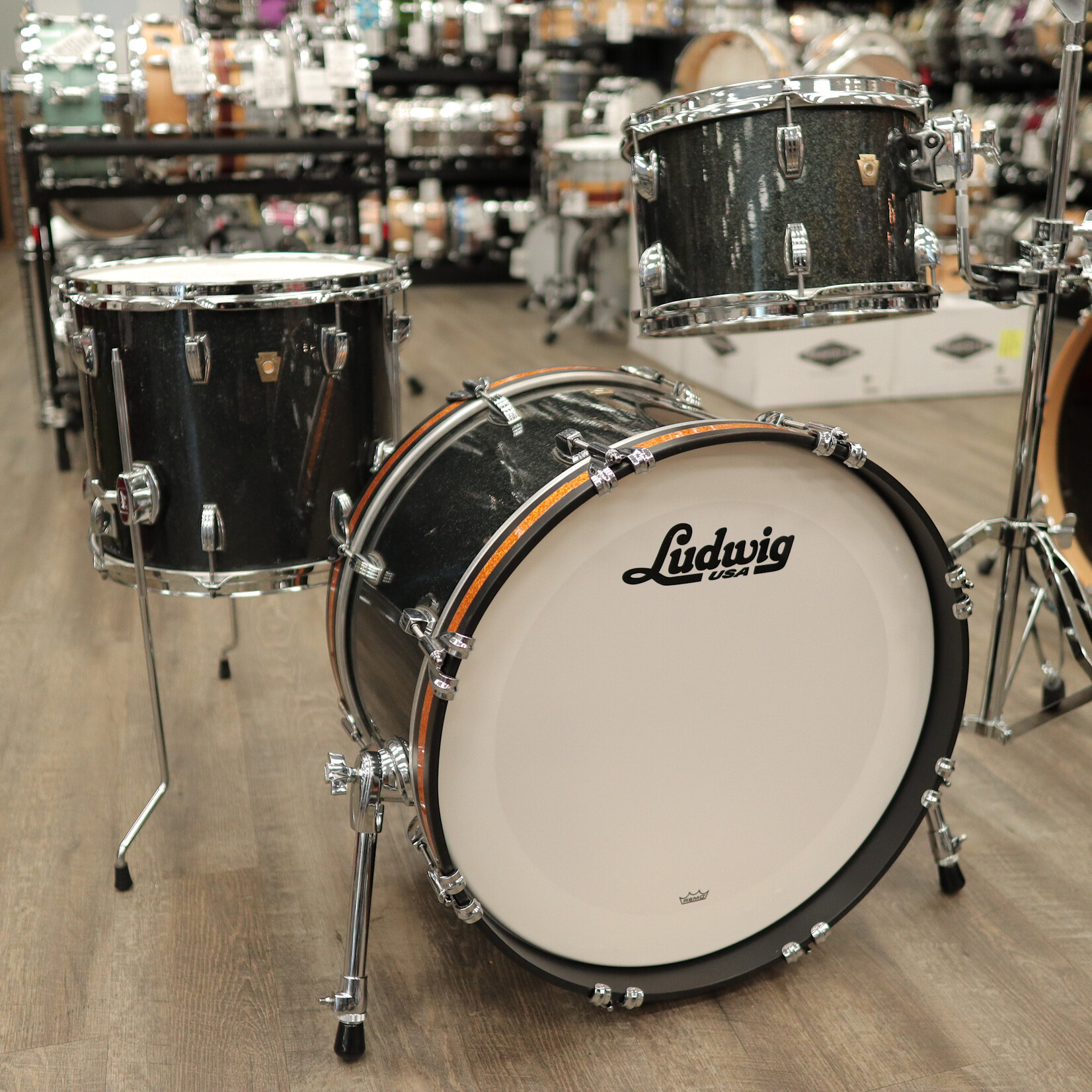 Ludwig Pre-Owned Ludwig Classic Maple "El Camino" 3-Piece Shell Pack 12/14/20 (Black Sparkle With Gold Sparkle Accents)