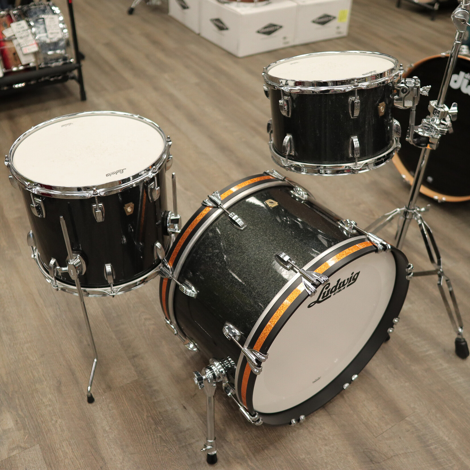 Ludwig Pre-Owned Ludwig Classic Maple "El Camino" 3-Piece Shell Pack 12/14/20 (Black Sparkle With Gold Sparkle Accents)
