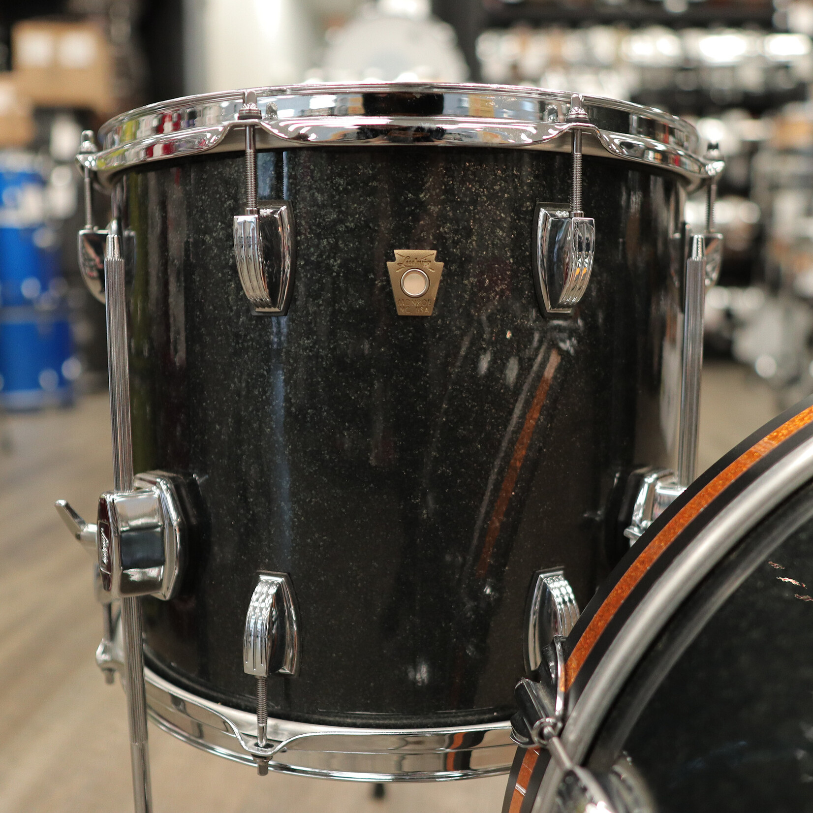 Ludwig Pre-Owned Ludwig Classic Maple "El Camino" 3-Piece Shell Pack 12/14/20 (Black Sparkle With Gold Sparkle Accents)