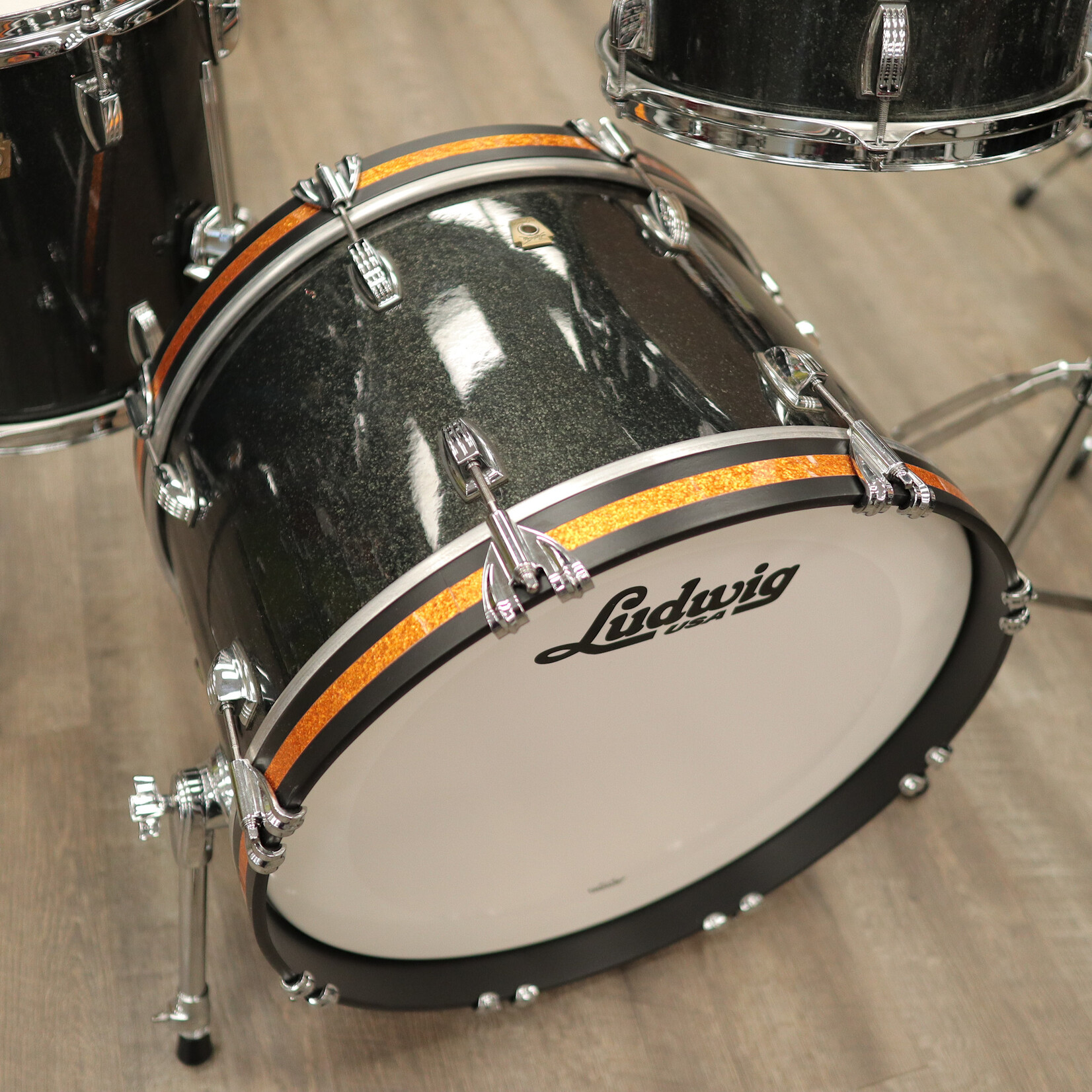Ludwig Pre-Owned Ludwig Classic Maple "El Camino" 3-Piece Shell Pack 12/14/20 (Black Sparkle With Gold Sparkle Accents)