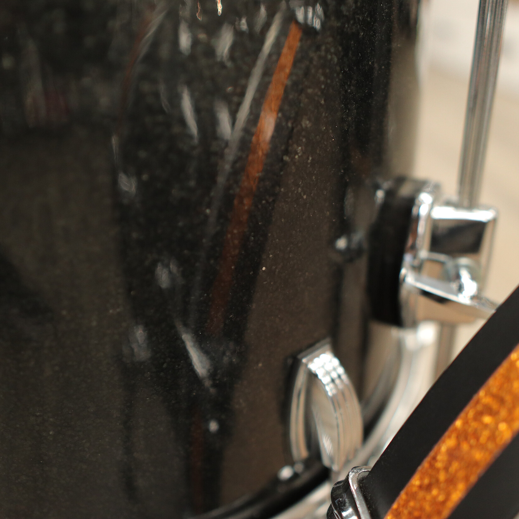 Ludwig Pre-Owned Ludwig Classic Maple "El Camino" 3-Piece Shell Pack 12/14/20 (Black Sparkle With Gold Sparkle Accents)