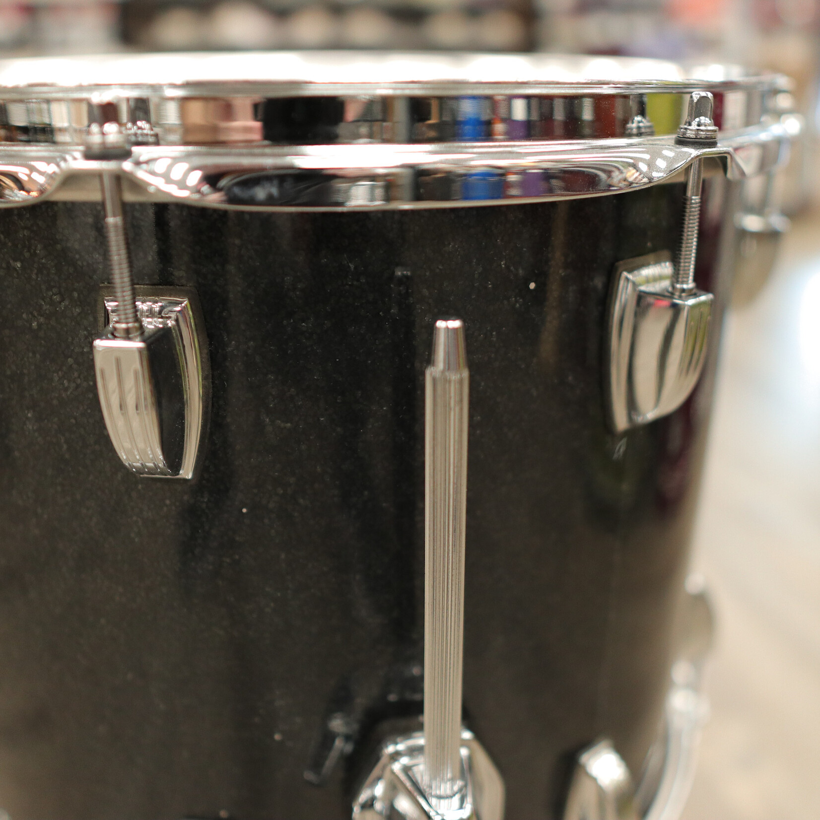 Ludwig Pre-Owned Ludwig Classic Maple "El Camino" 3-Piece Shell Pack 12/14/20 (Black Sparkle With Gold Sparkle Accents)