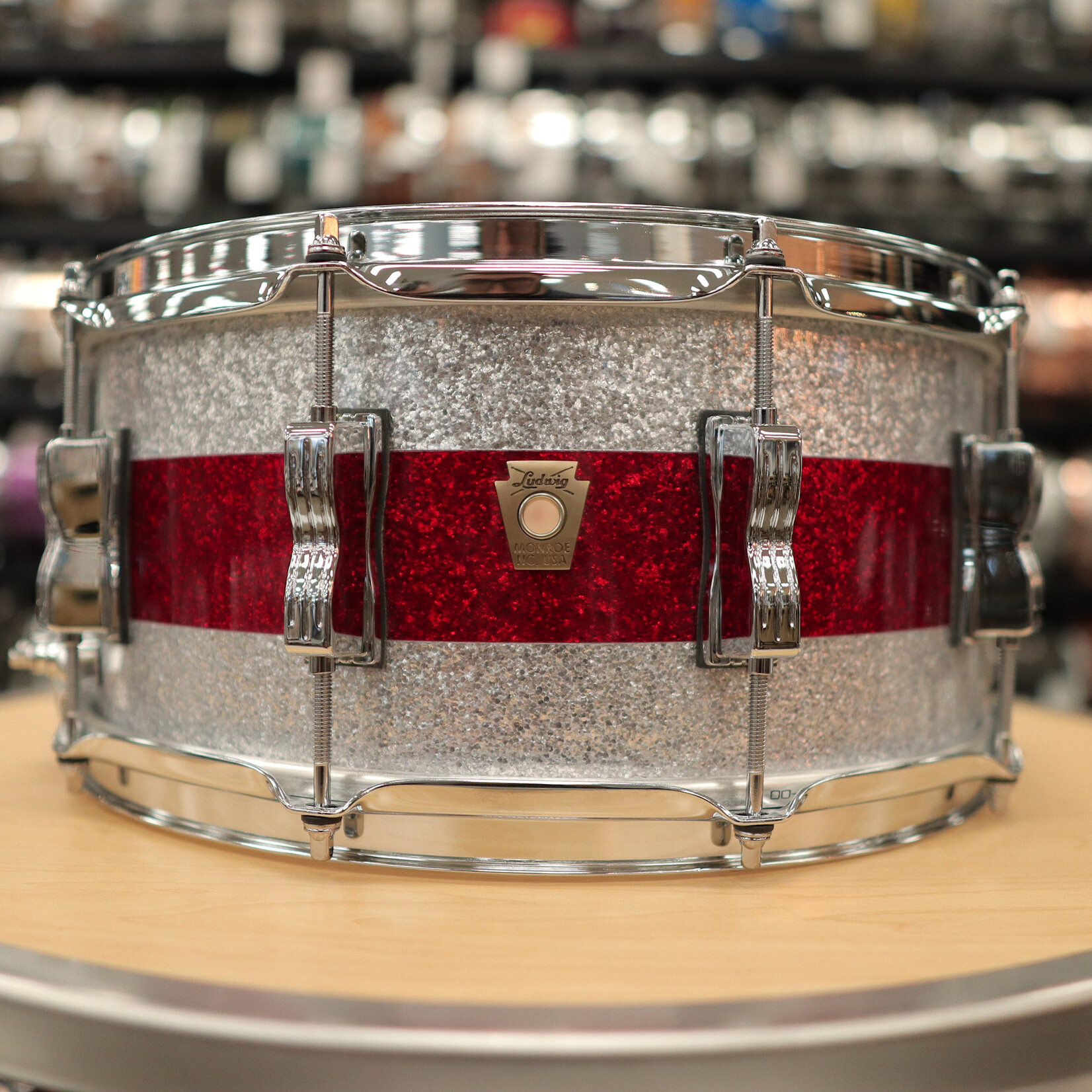 Ludwig Ludwig Classic Maple 6.5x14" Snare Drum (Silver/ Red/ Silver Tri-band)