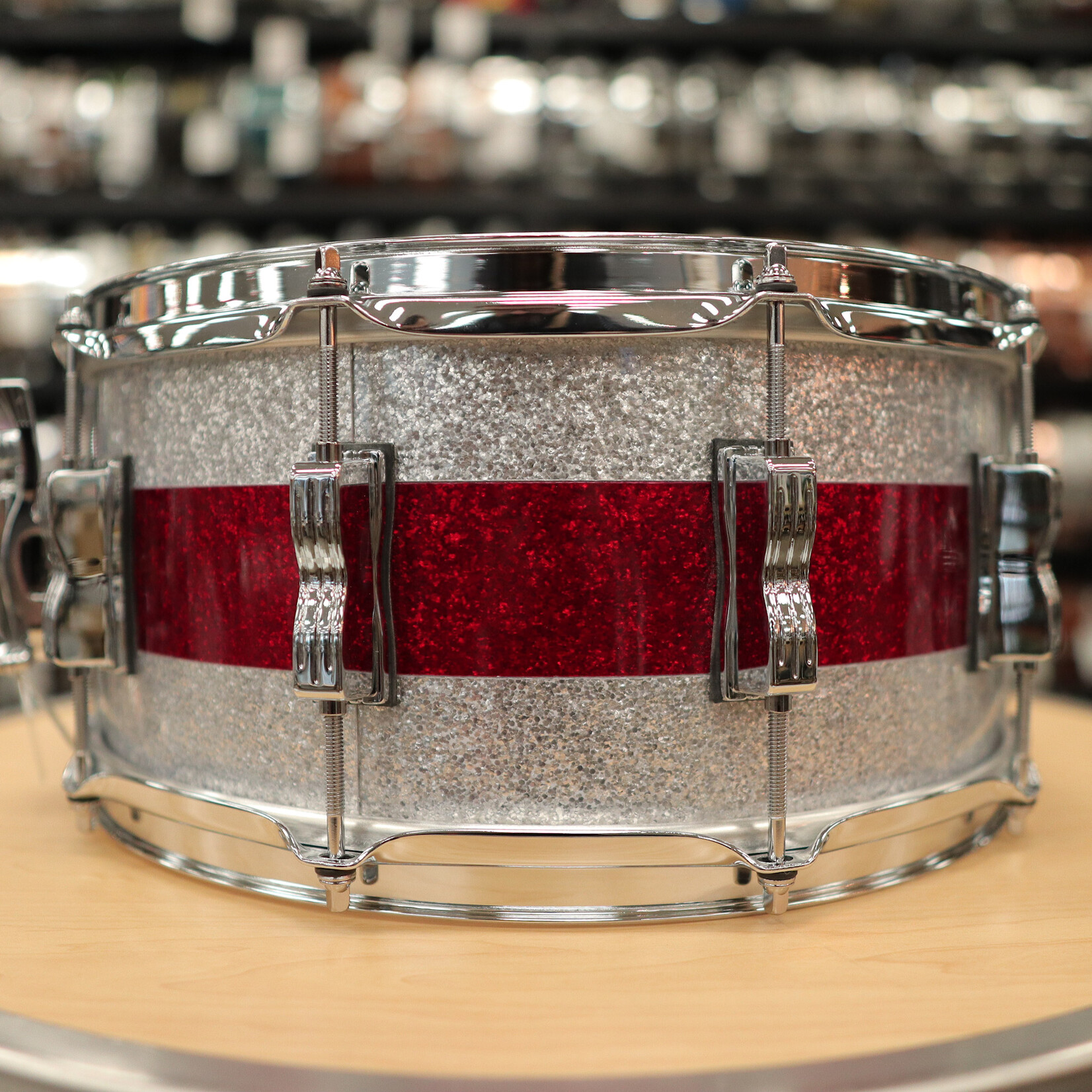 Ludwig Ludwig Classic Maple 6.5x14" Snare Drum (Silver/ Red/ Silver Tri-band)