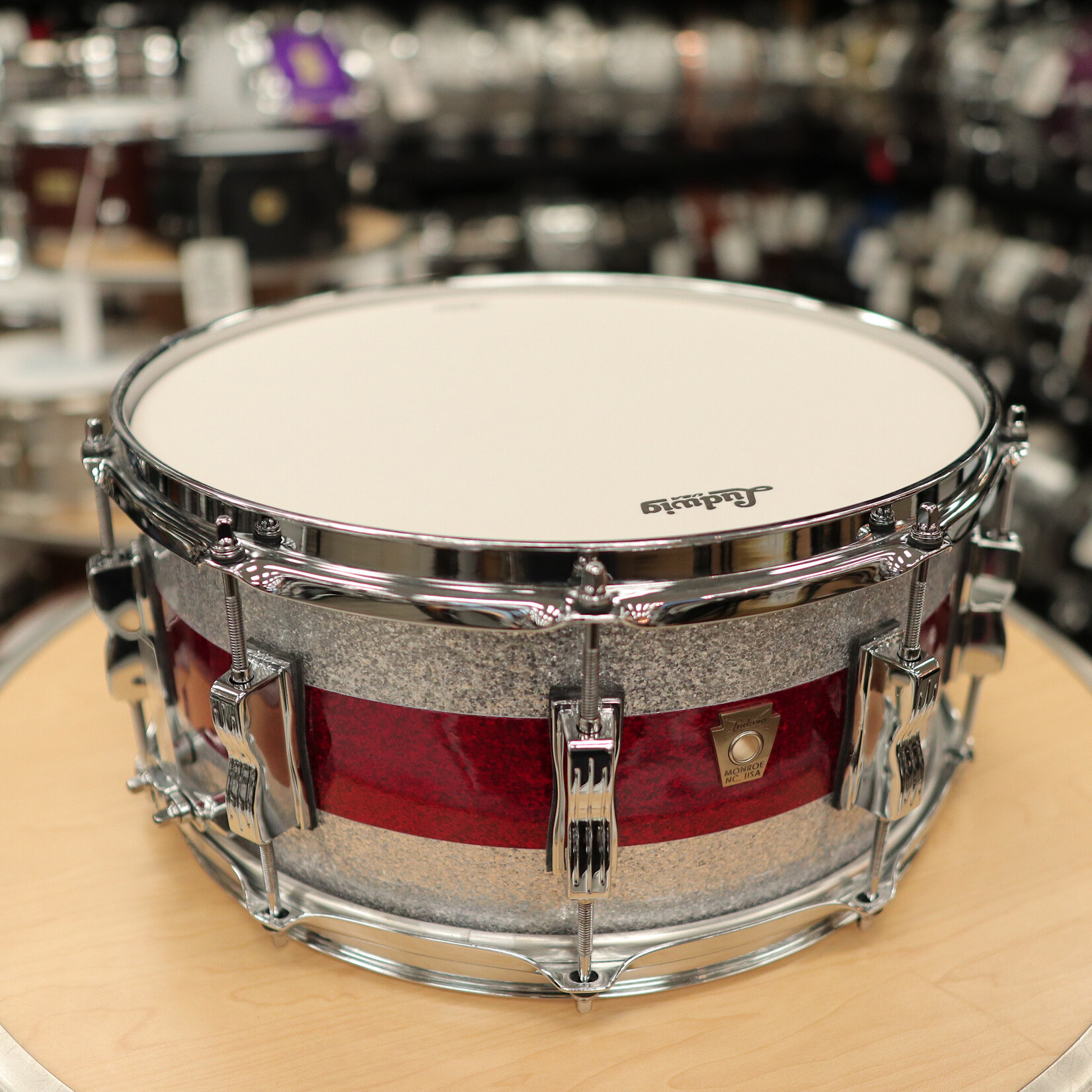 Ludwig Ludwig Classic Maple 6.5x14" Snare Drum (Silver/ Red/ Silver Tri-band)