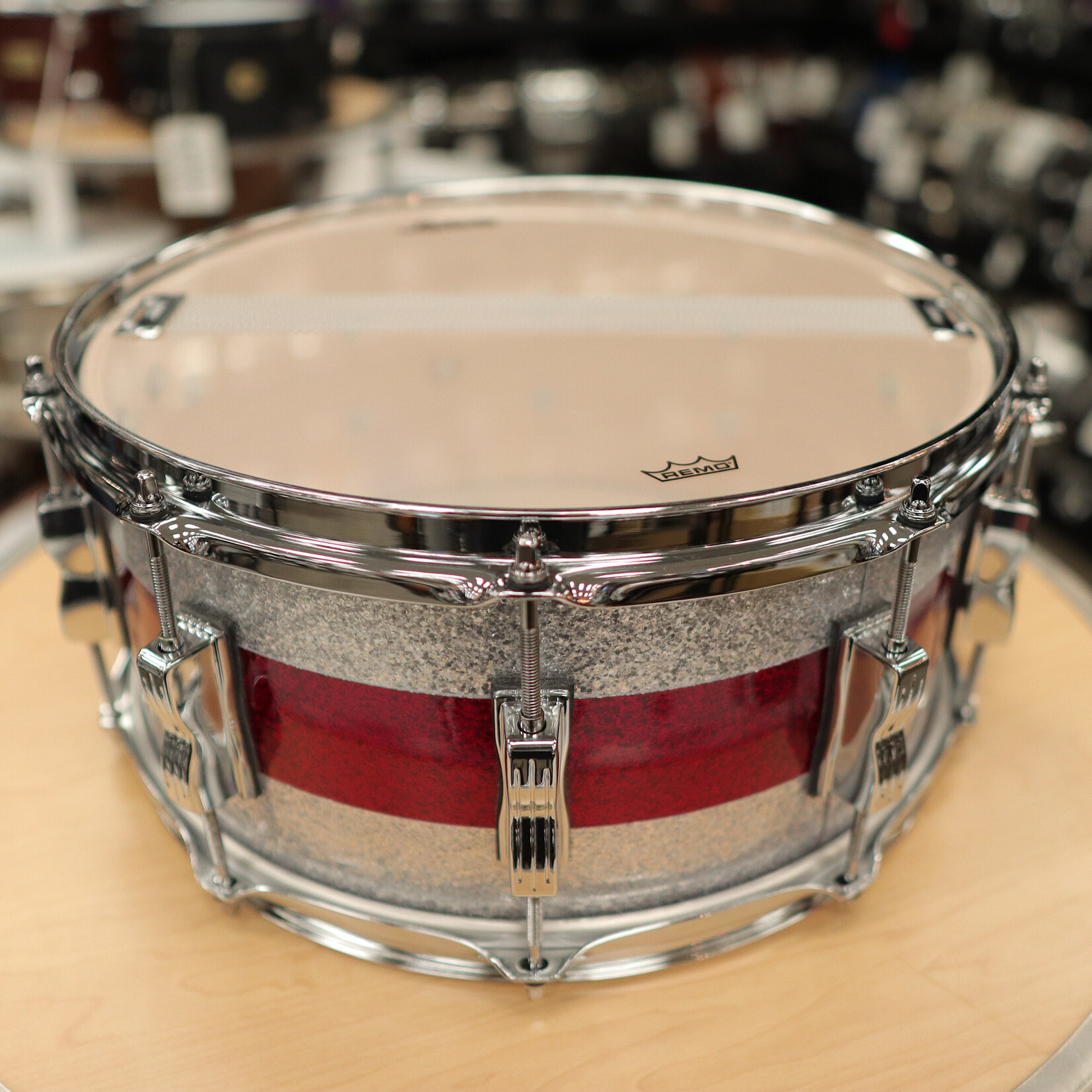 Ludwig Ludwig Classic Maple 6.5x14" Snare Drum (Silver/ Red/ Silver Tri-band)