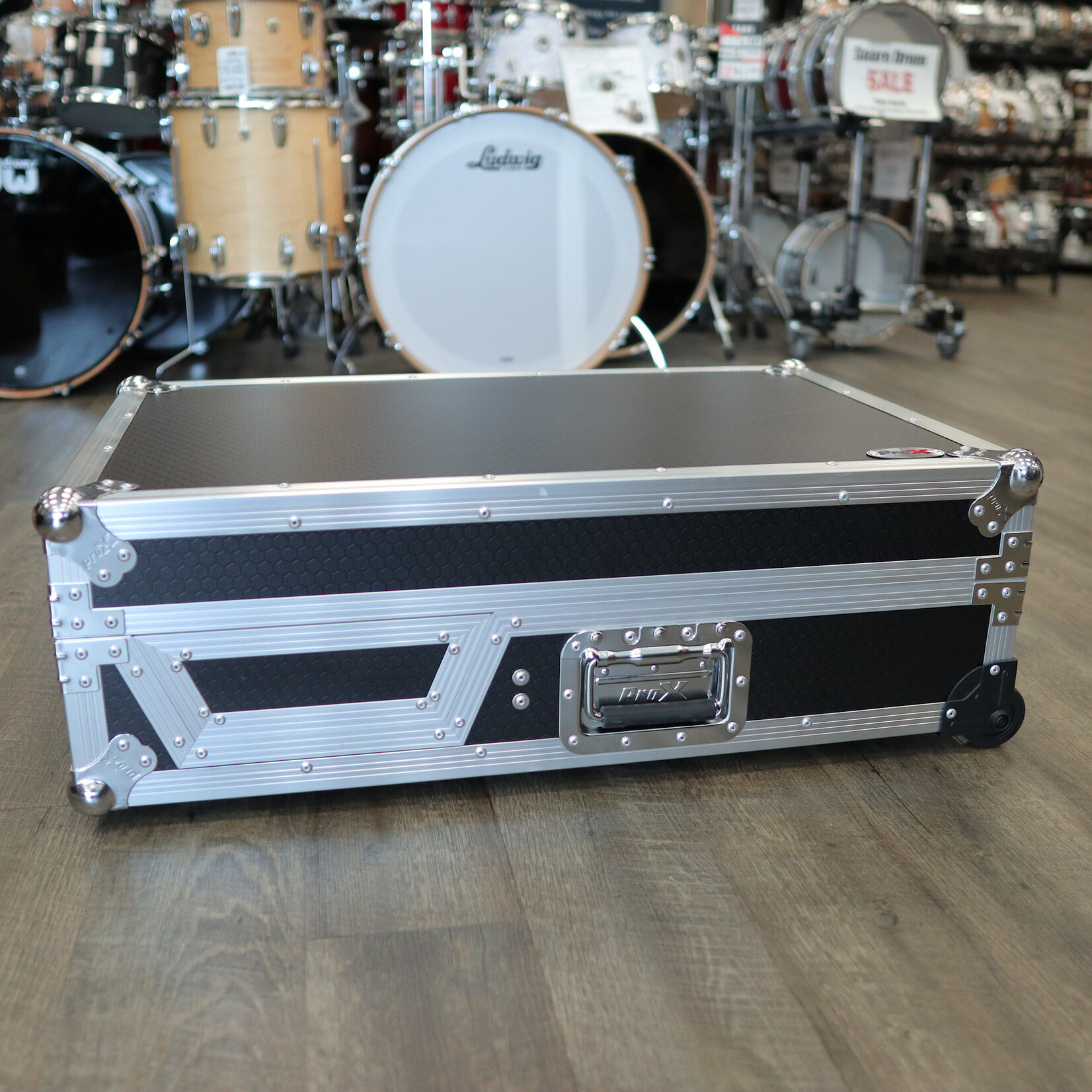 ProX Pre-Owned ProX XS-TMC1012W Single Turntable in Battle Mode and Single 10" or 12" Mixer Coffin Case