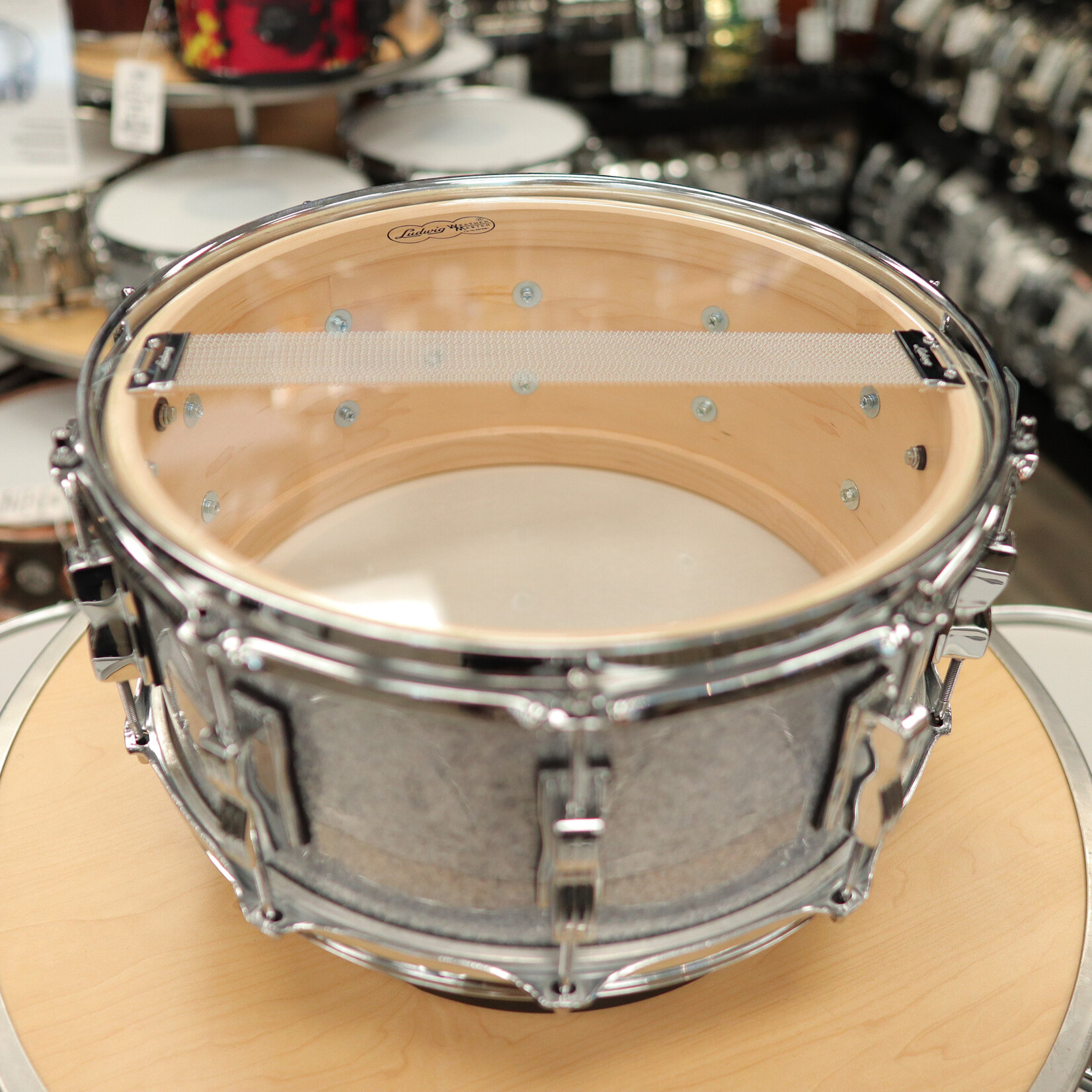 Ludwig Ludwig Legacy Maple 6.5x14" Snare Drum (Silver Sparkle)