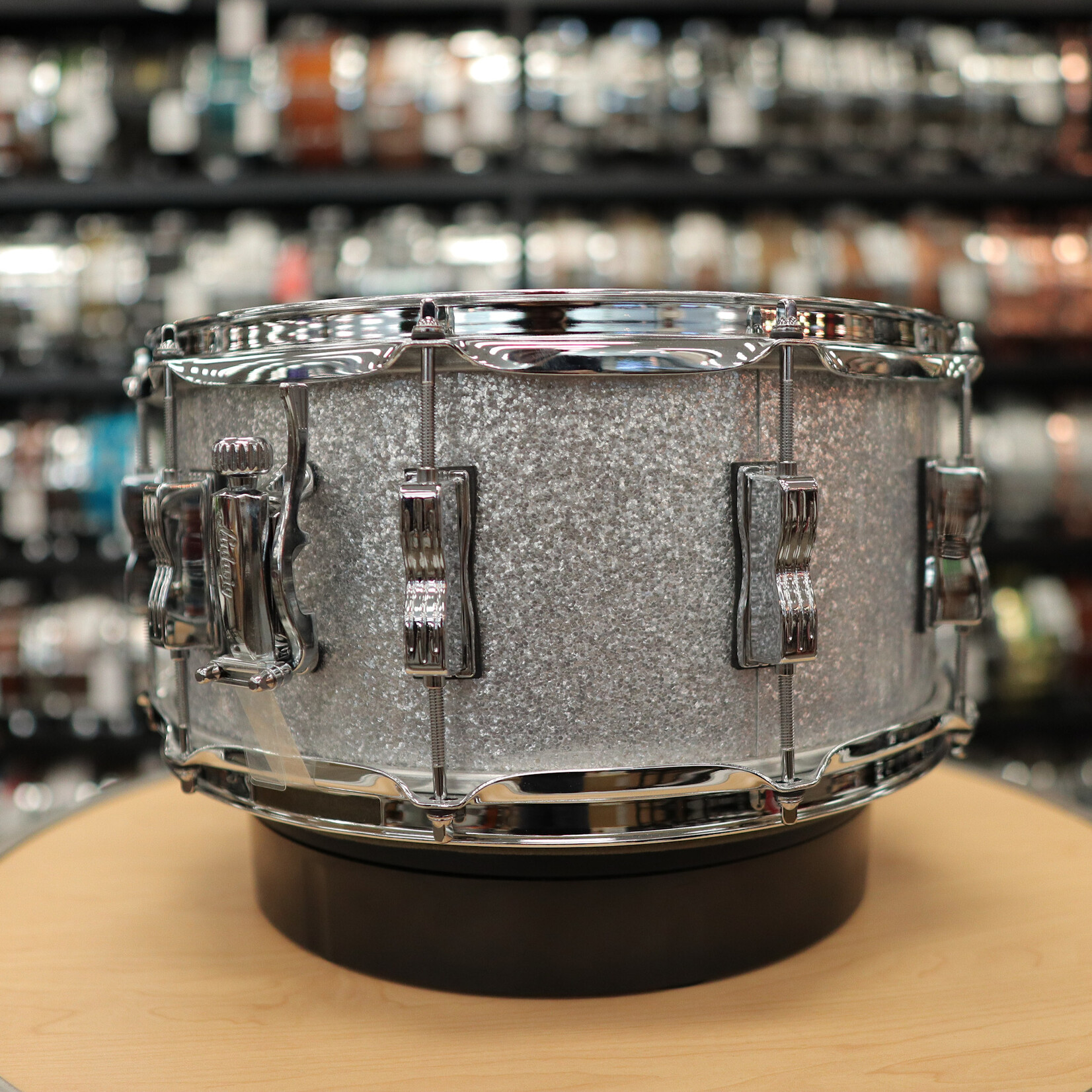 Ludwig Ludwig Legacy Maple 6.5x14" Snare Drum (Silver Sparkle)