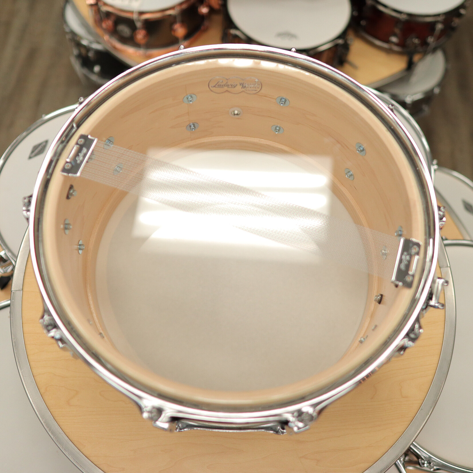 Ludwig Ludwig Legacy Maple 6.5x14" Snare Drum (Silver Sparkle)
