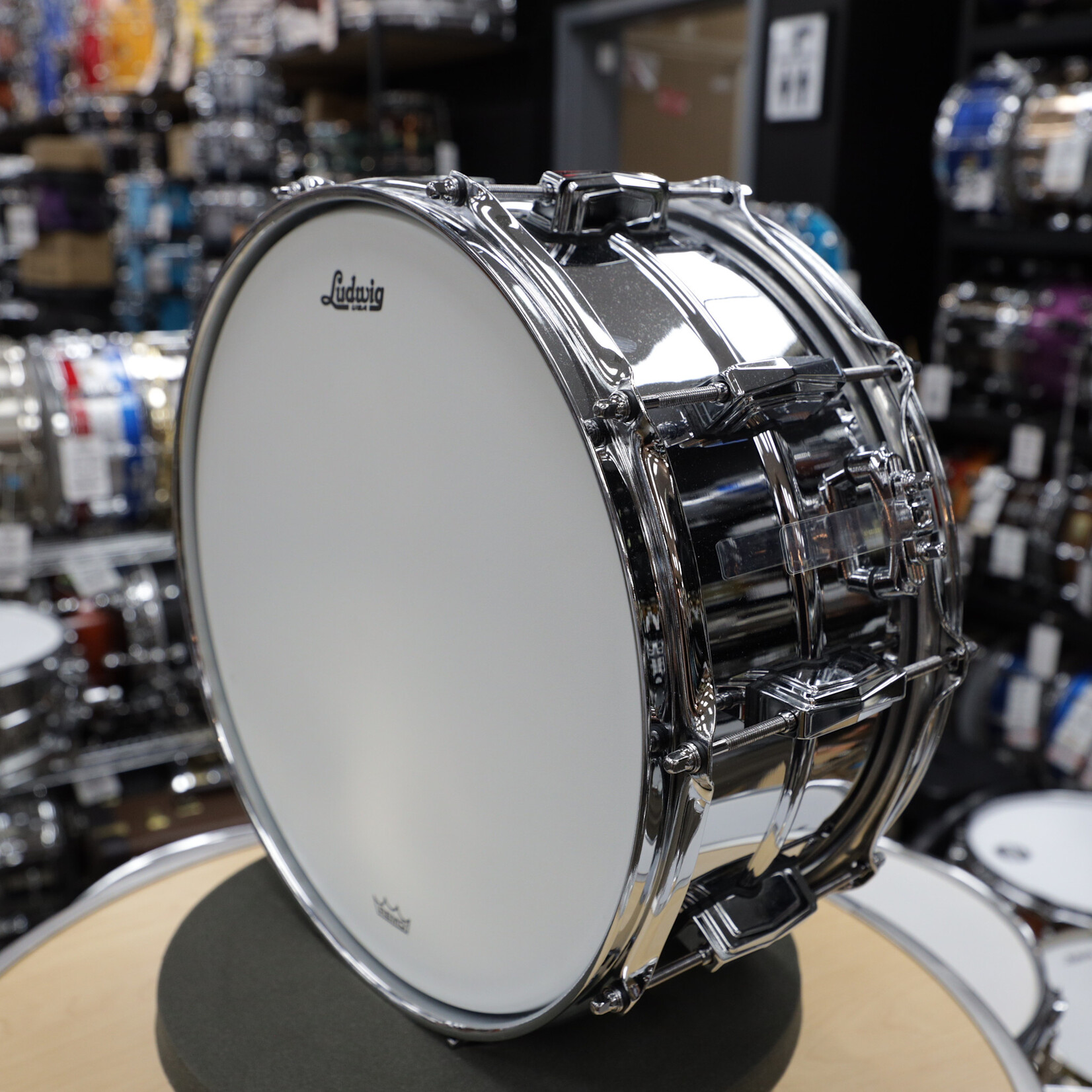 Ludwig Pre-Owned Ludwig Chrome-Over-Brass 6.5x14 Snare Drum LB402B