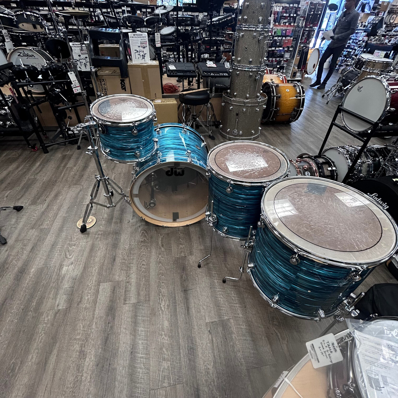 DW Pre-Owned DW Performance Series 4-Piece Shell Pack 13/16/18/24 (Turquoise Oyster)