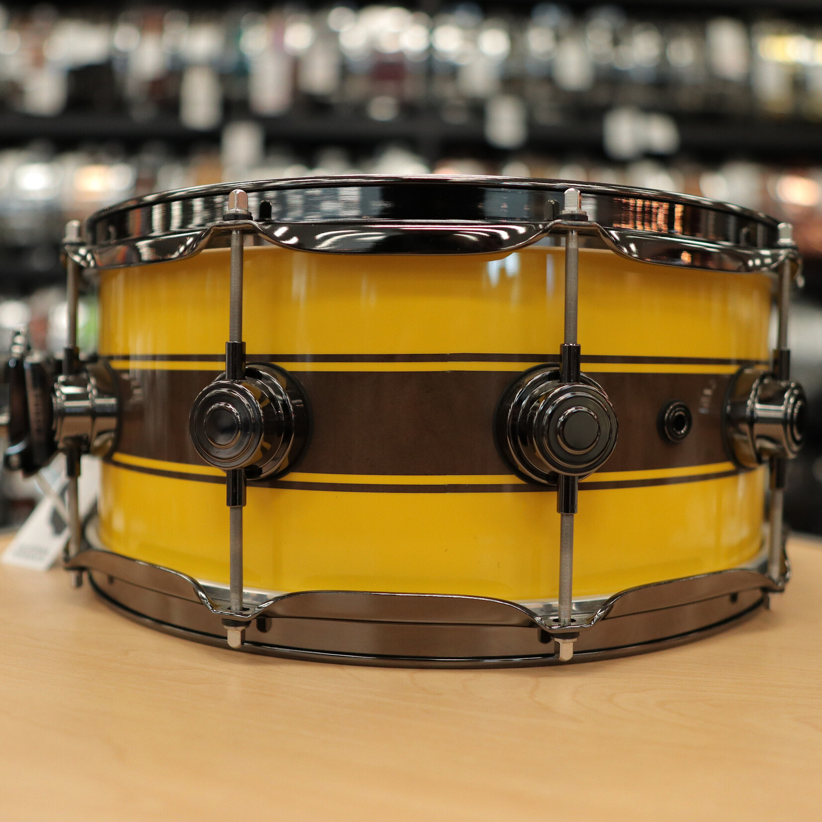 DW DW Collector's Maple/Mahogany Exotic 6.5x14" Snare Drum (Inca Gold Pearlescent w/ Kandy Black Rally Stripes & Black Nickel Hardware)