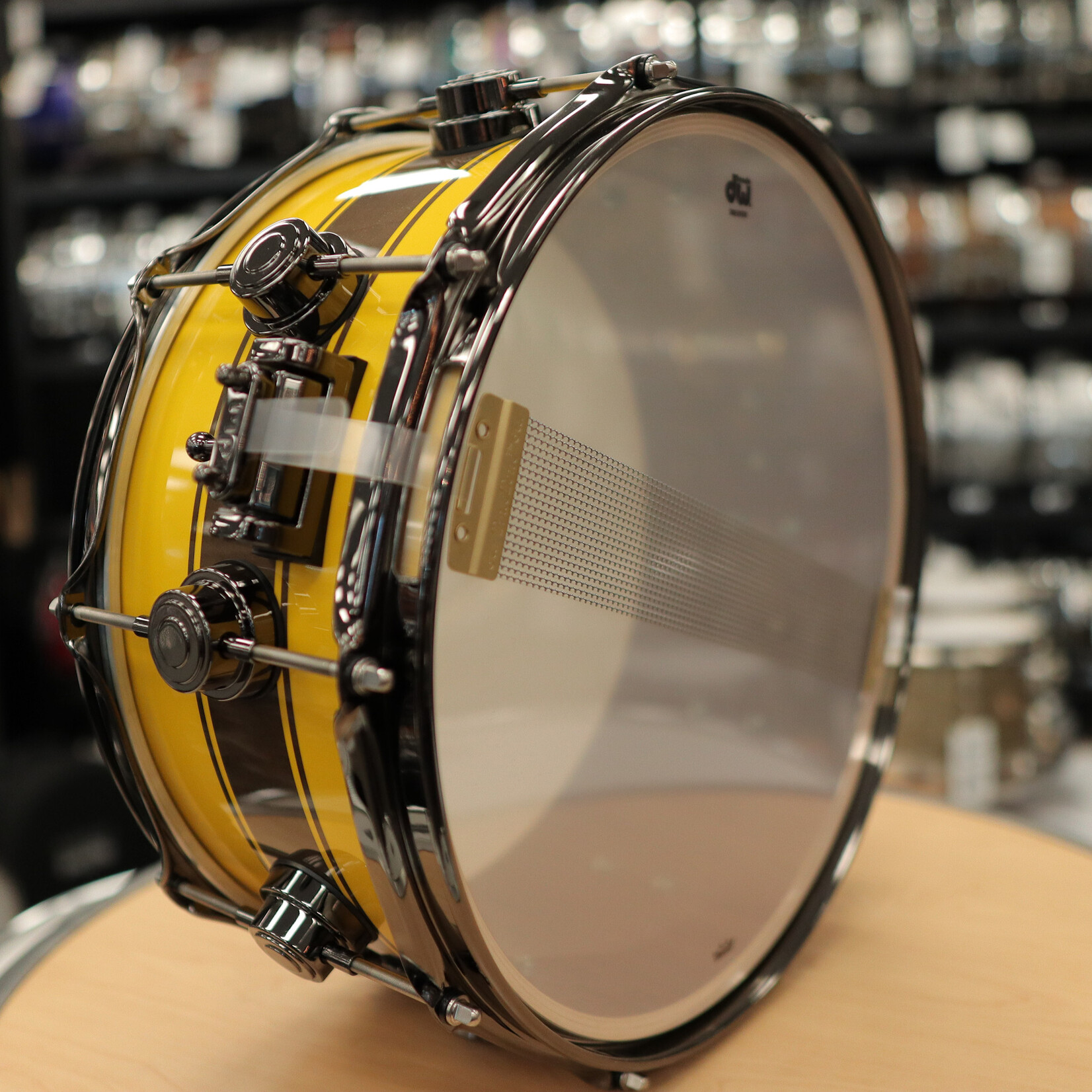 DW DW Collector's Maple/Mahogany Exotic 6.5x14" Snare Drum (Inca Gold Pearlescent w/ Kandy Black Rally Stripes & Black Nickel Hardware)