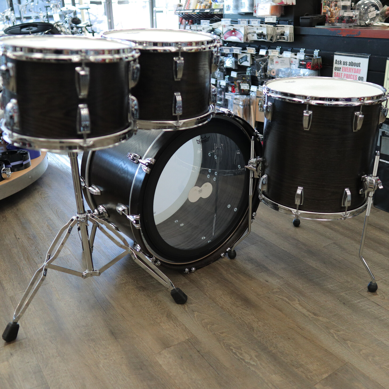 Ludwig Pre-Owned Ludwig Classic Oak 4-Piece Shell Pack 12/13/16/24 (Smoke)