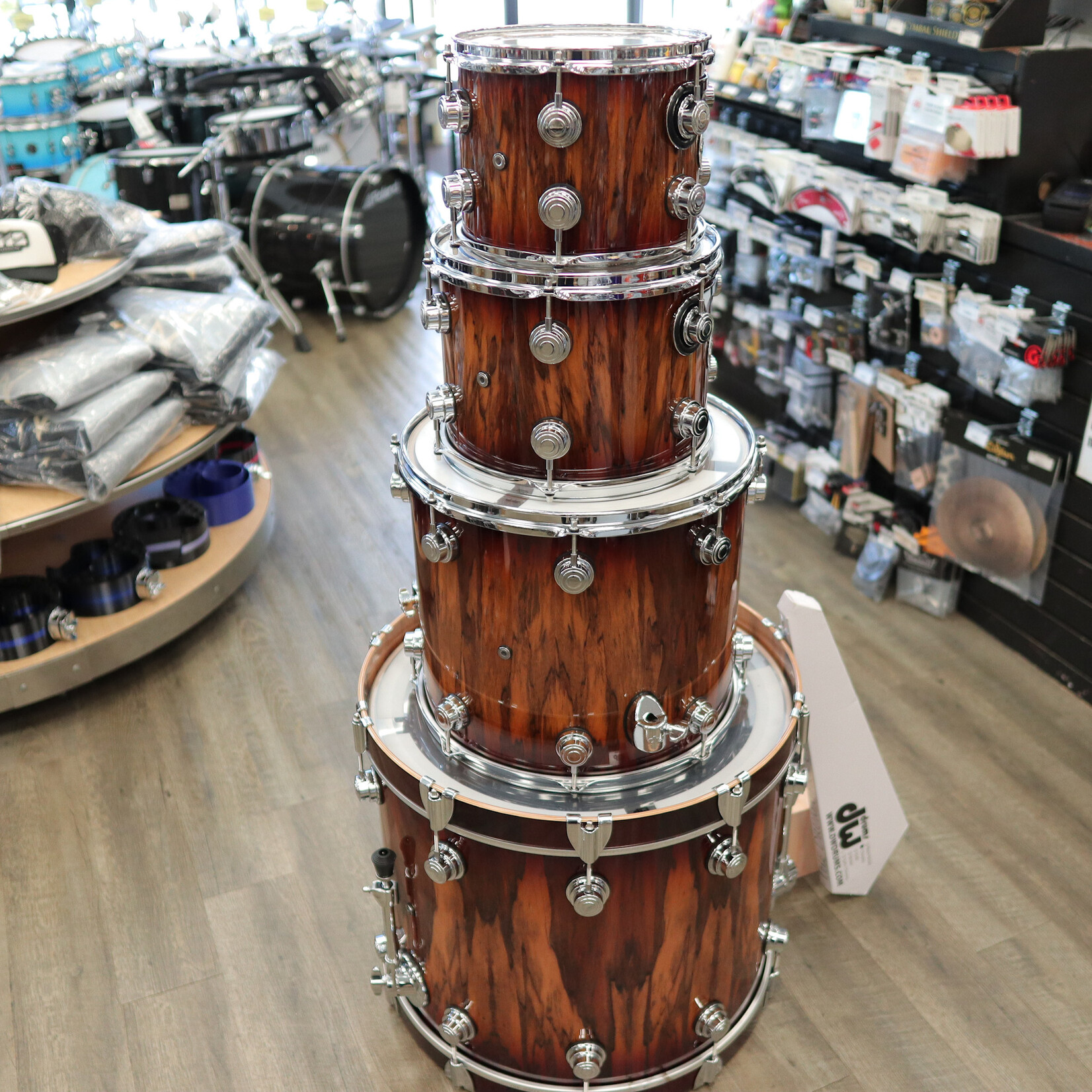 DW DW Collector's Series Exotic SSC Maple 4-PC Shell Pack 22/10/12/16 (Toasted Almond Burst Over Tigerwood, Chrome HW)