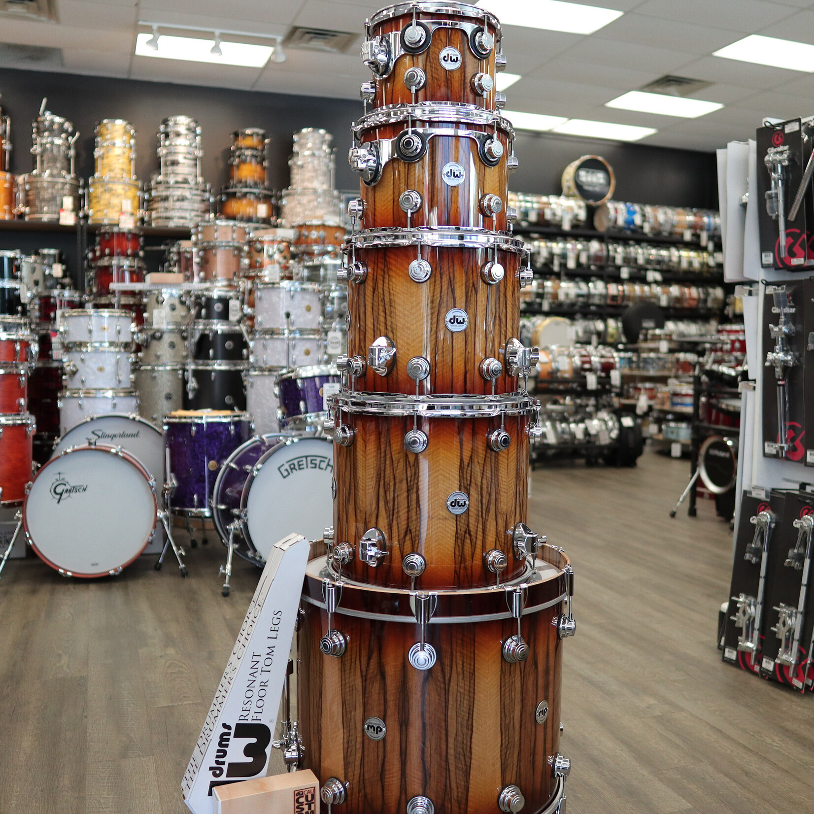 DW DW Collector's Series Exotic "333" Maple 5-PC Shell Pack 22/10/12/14/16 (Almond Burst over Black Limba, Chrome HW)