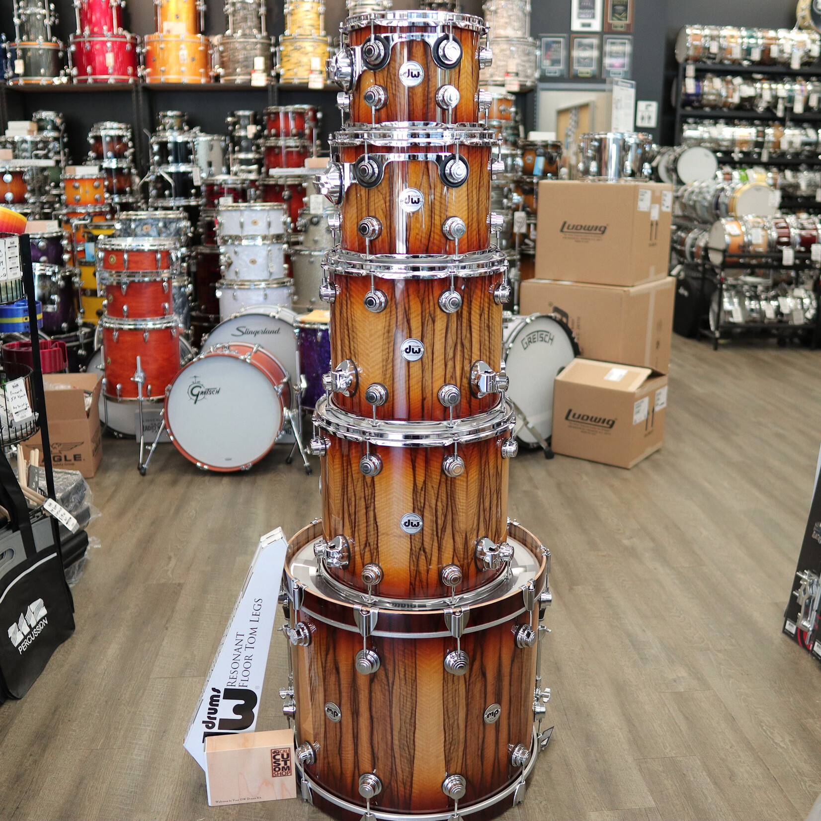 DW DW Collector's Series Exotic "333" Maple 5-PC Shell Pack 22/10/12/14/16 (Almond Burst over Black Limba, Chrome HW)