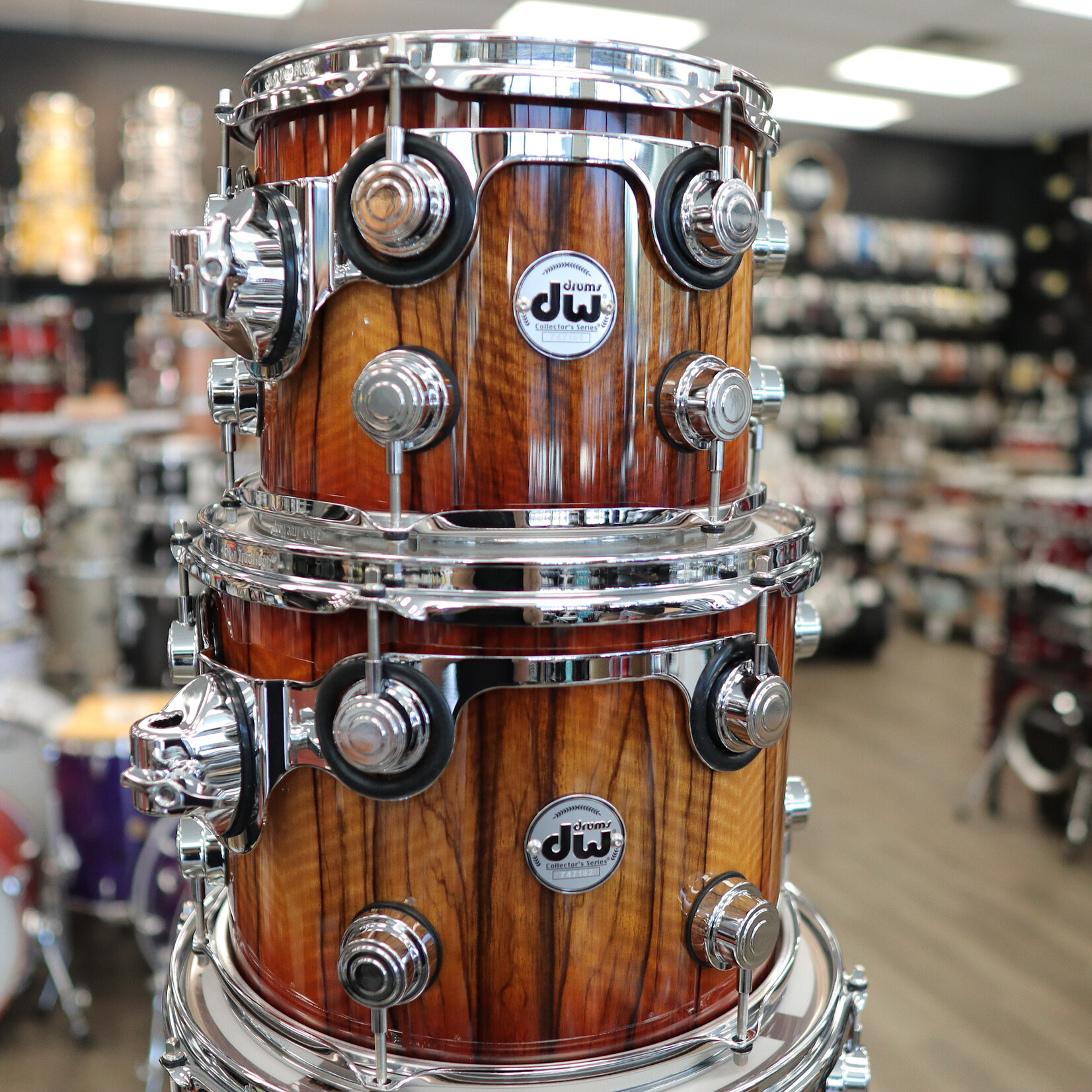 DW DW Collector's Series Exotic "333" Maple 5-PC Shell Pack 22/10/12/14/16 (Almond Burst over Black Limba, Chrome HW)